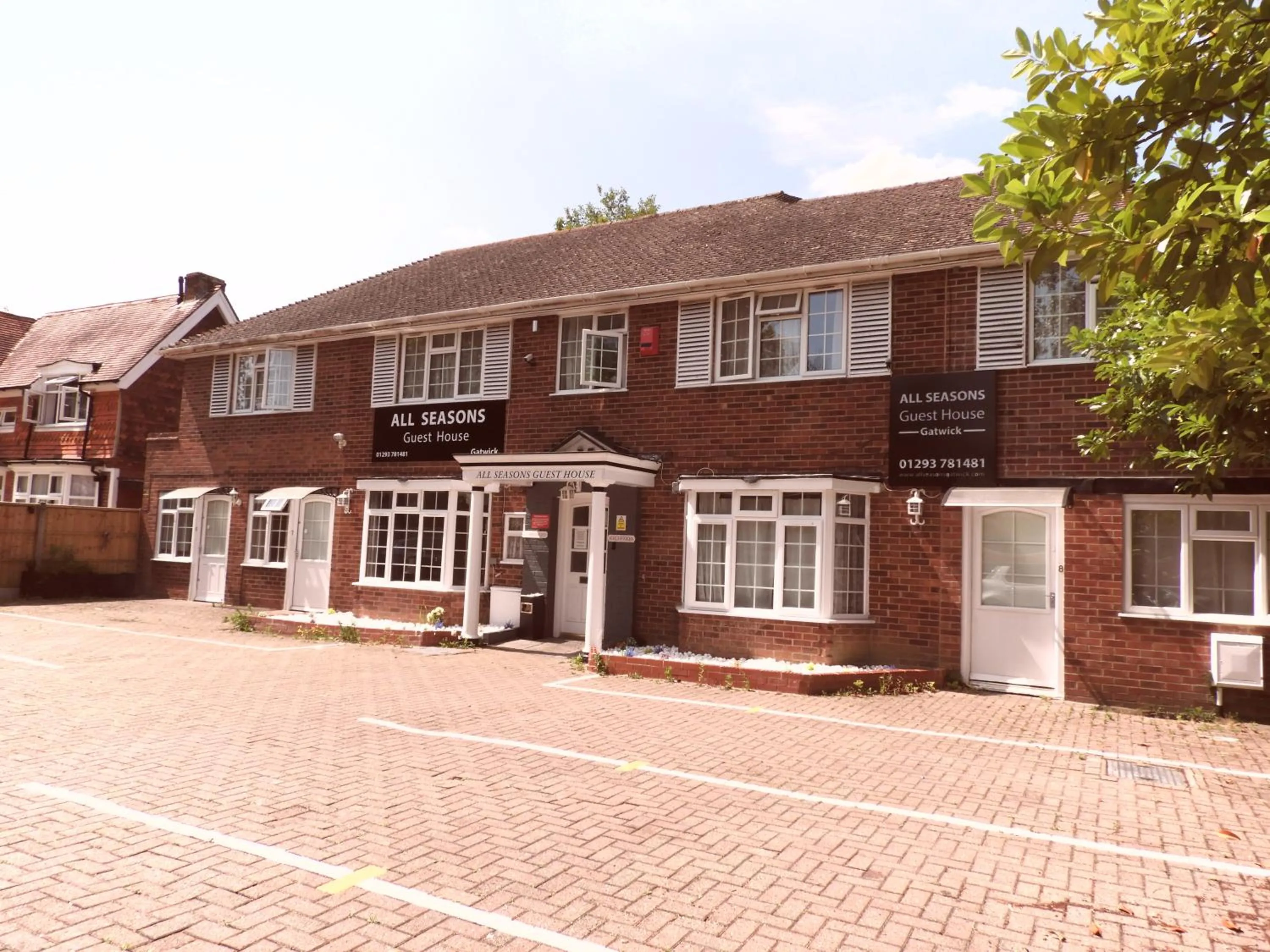 Property building in All Seasons Gatwick Guest House & Parking