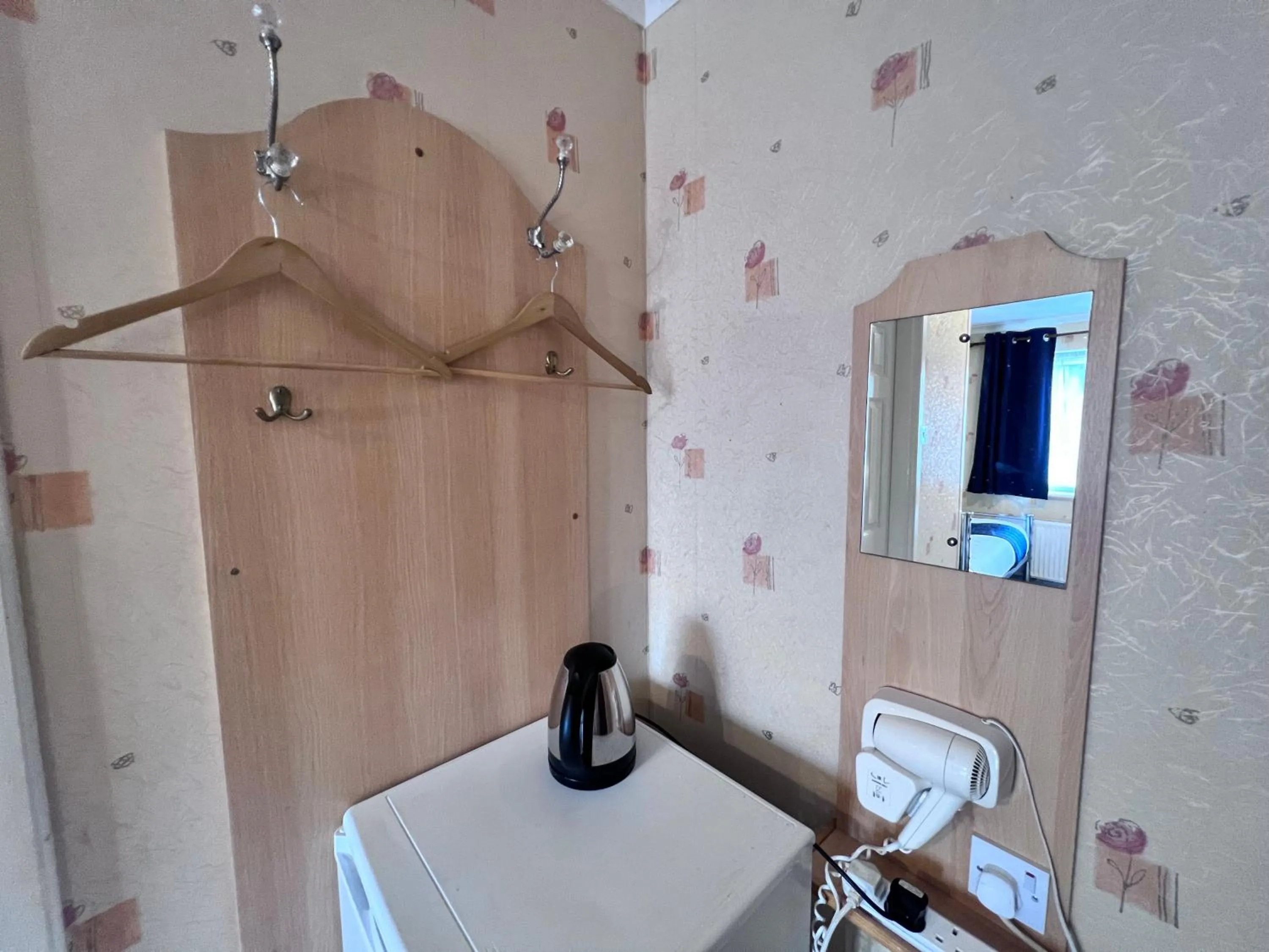 Bathroom in All Seasons Gatwick Guest House & Parking