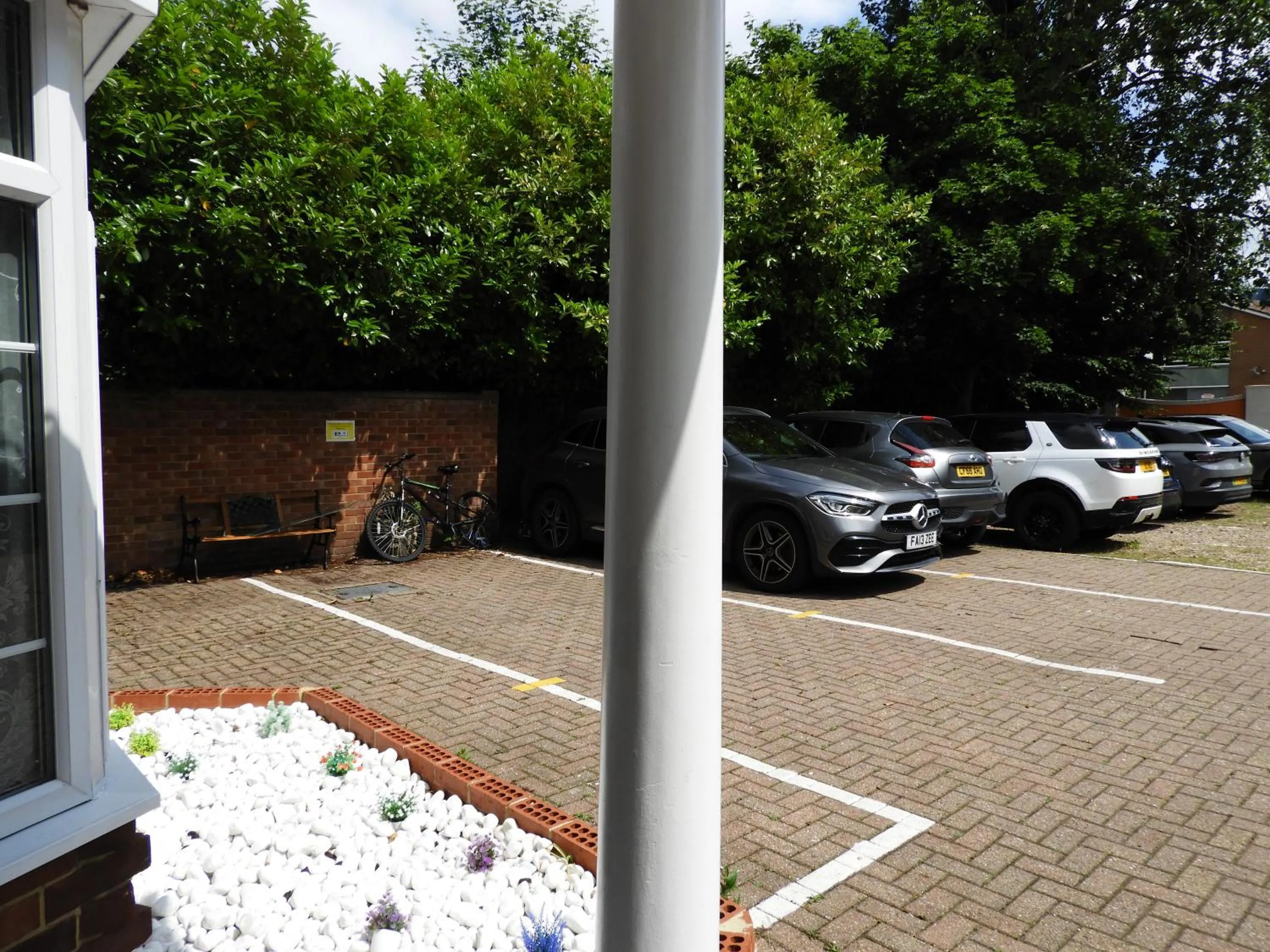 Property building in All Seasons Gatwick Guest House & Parking