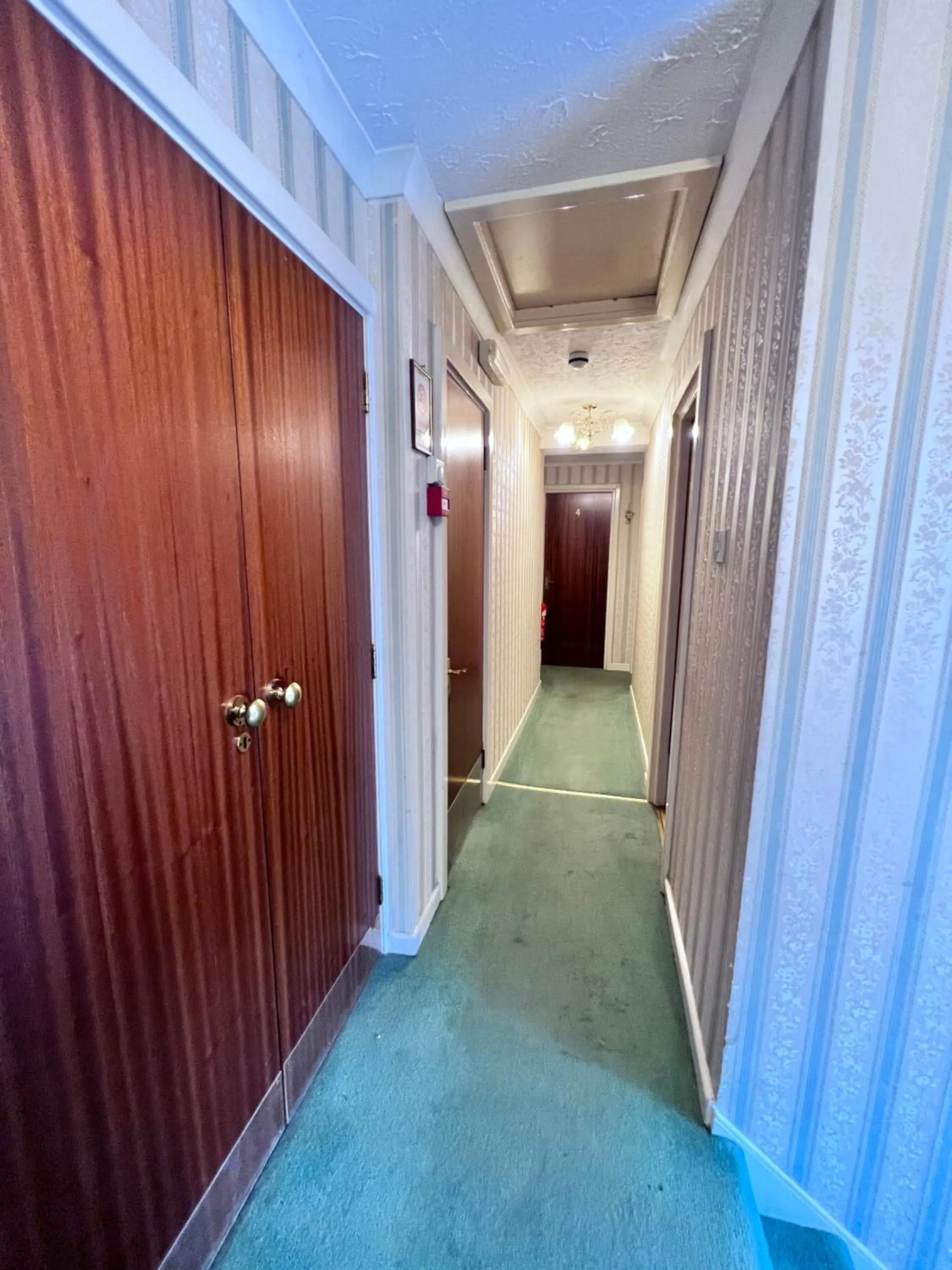 Property building in All Seasons Gatwick Guest House & Parking