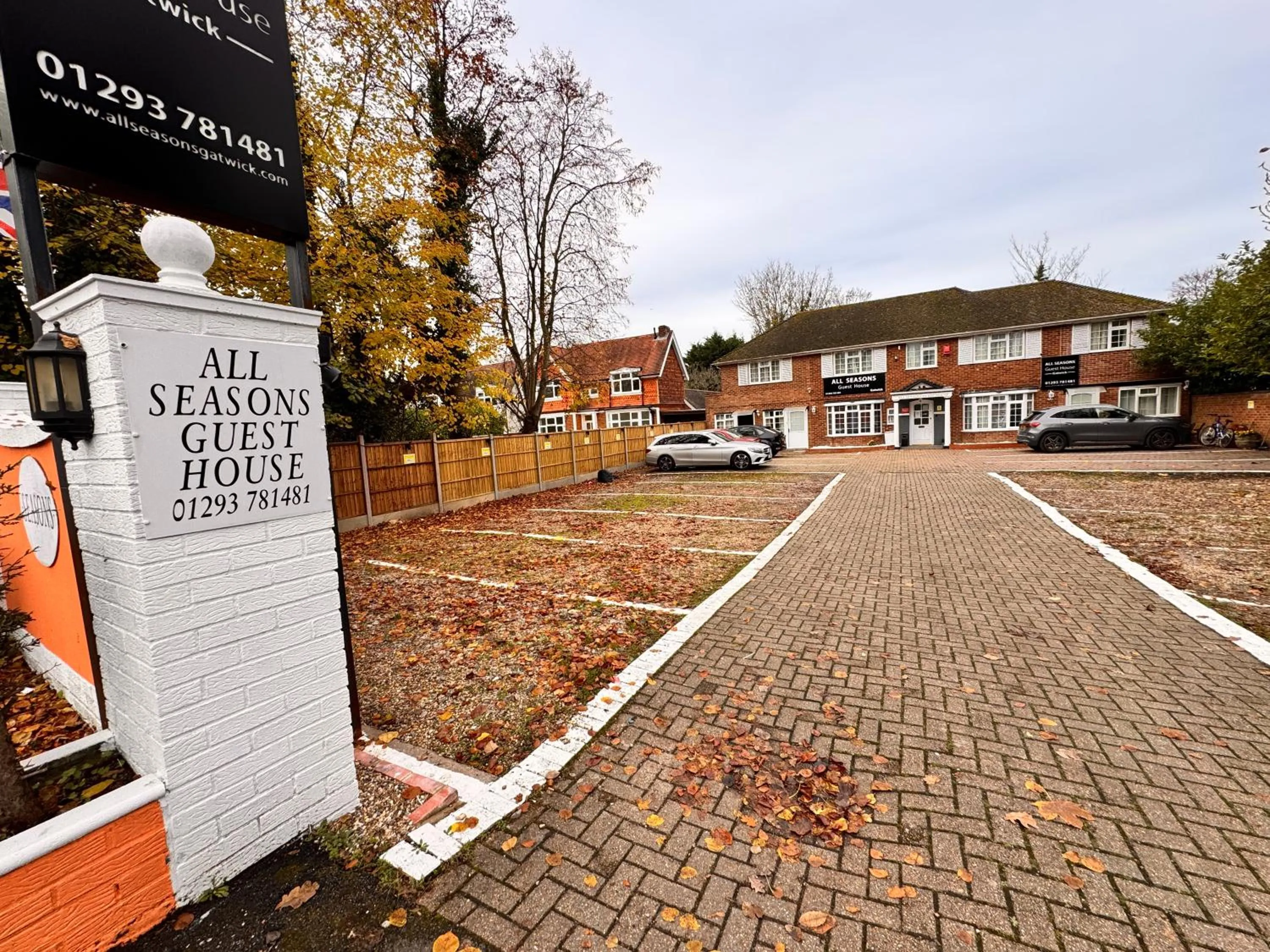 Parking in All Seasons Gatwick Guest House & Parking