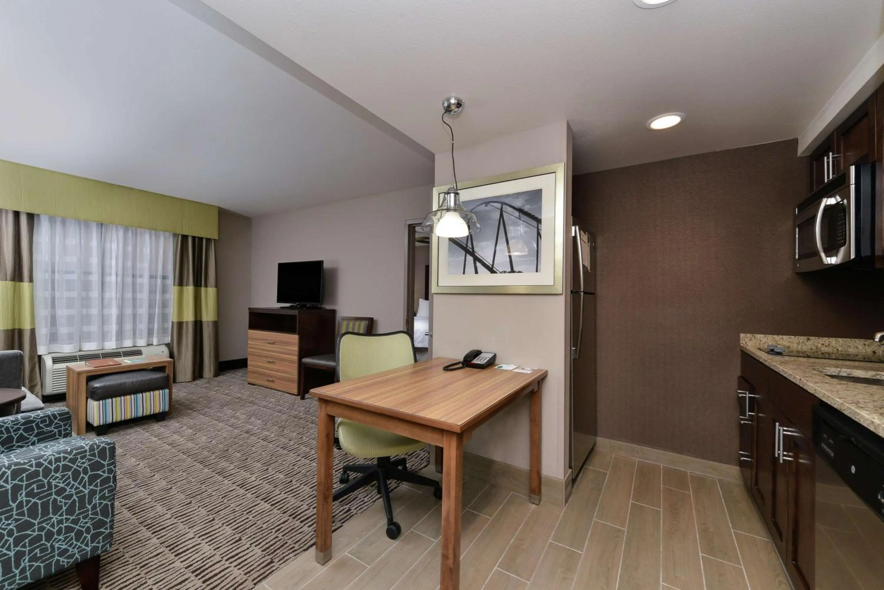 Bedroom in Homewood Suites by Hilton Cincinnati/Mason