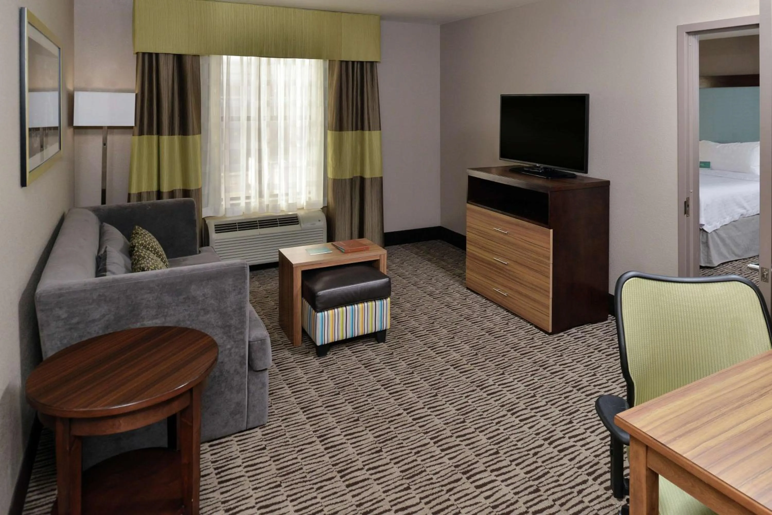 Bedroom, Bed in Homewood Suites by Hilton Cincinnati/Mason