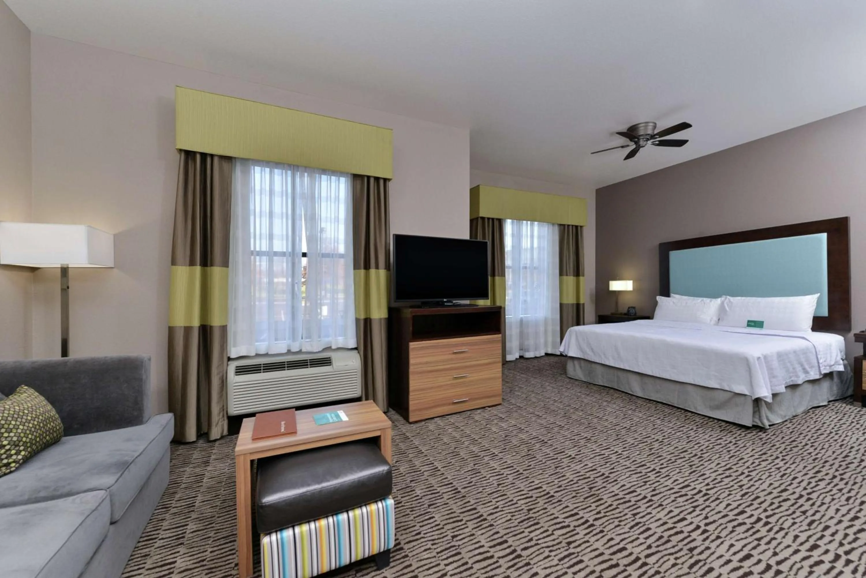 Bedroom, Bed in Homewood Suites by Hilton Cincinnati/Mason