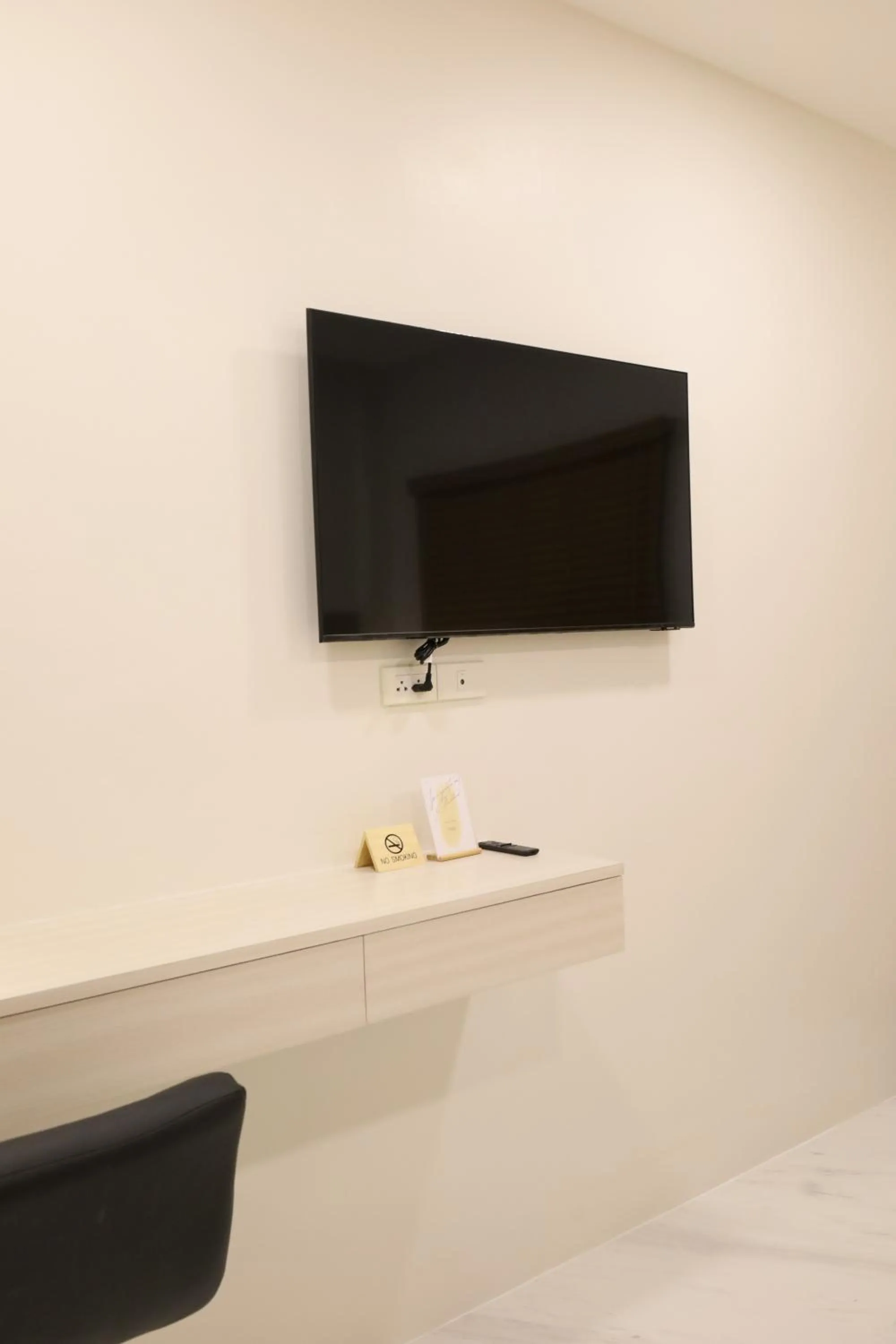 TV and multimedia in S.P.C Apartment by Brodderud