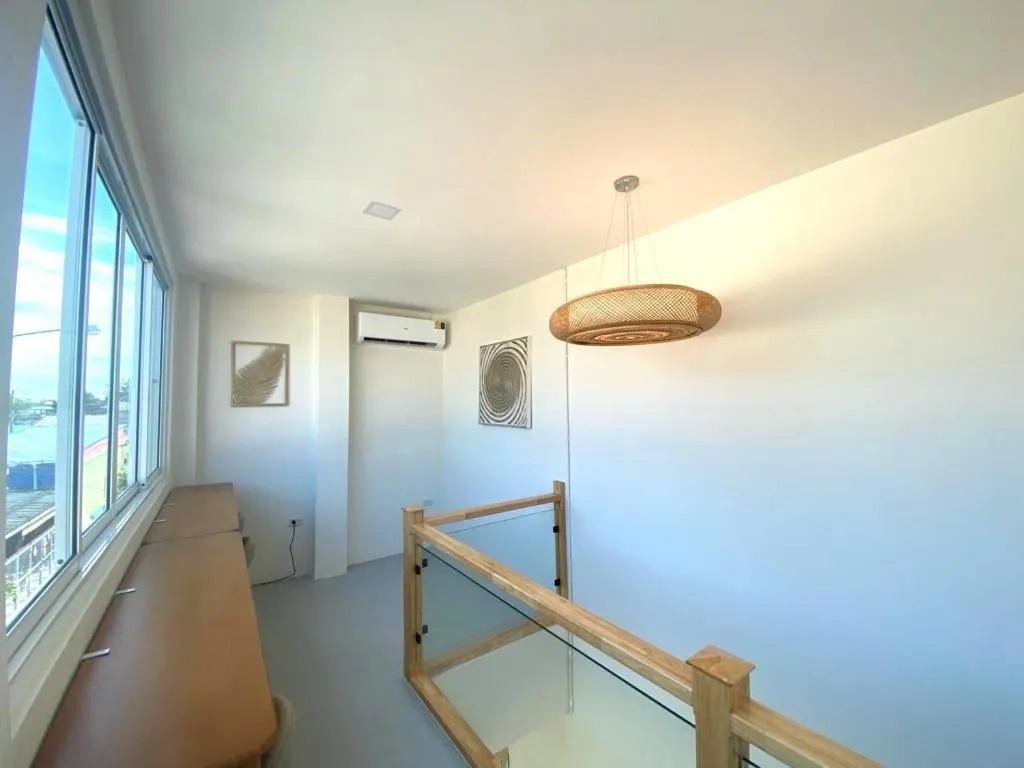 Seating area in S.P.C Apartment by Brodderud