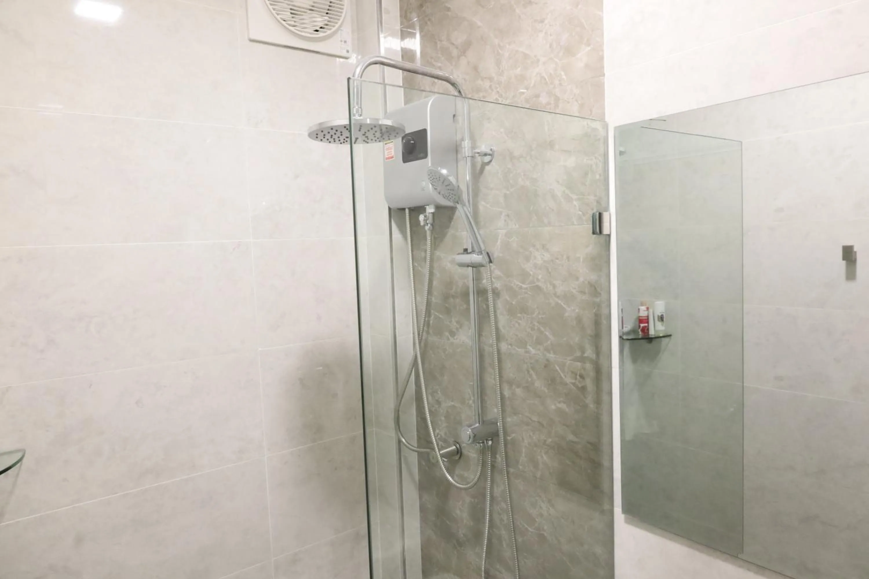 Shower in S.P.C Apartment by Brodderud