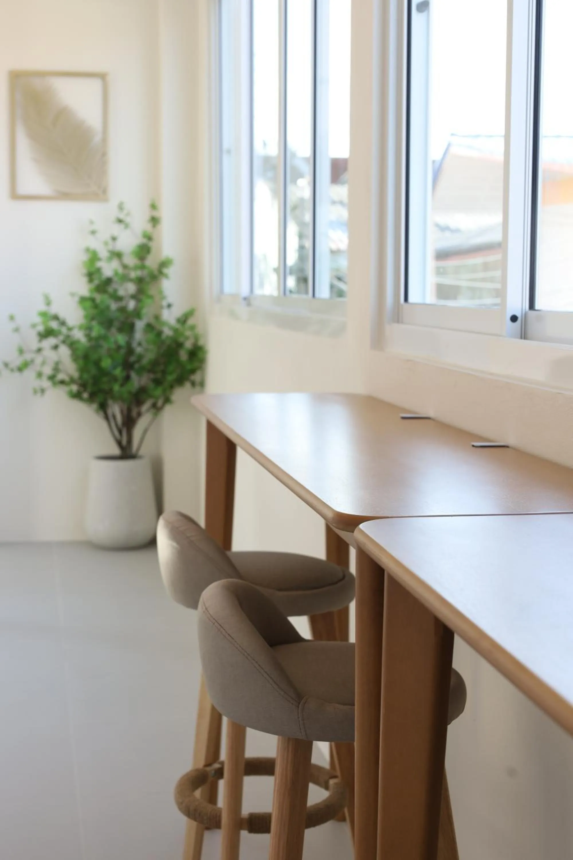 Seating area in S.P.C Apartment by Brodderud
