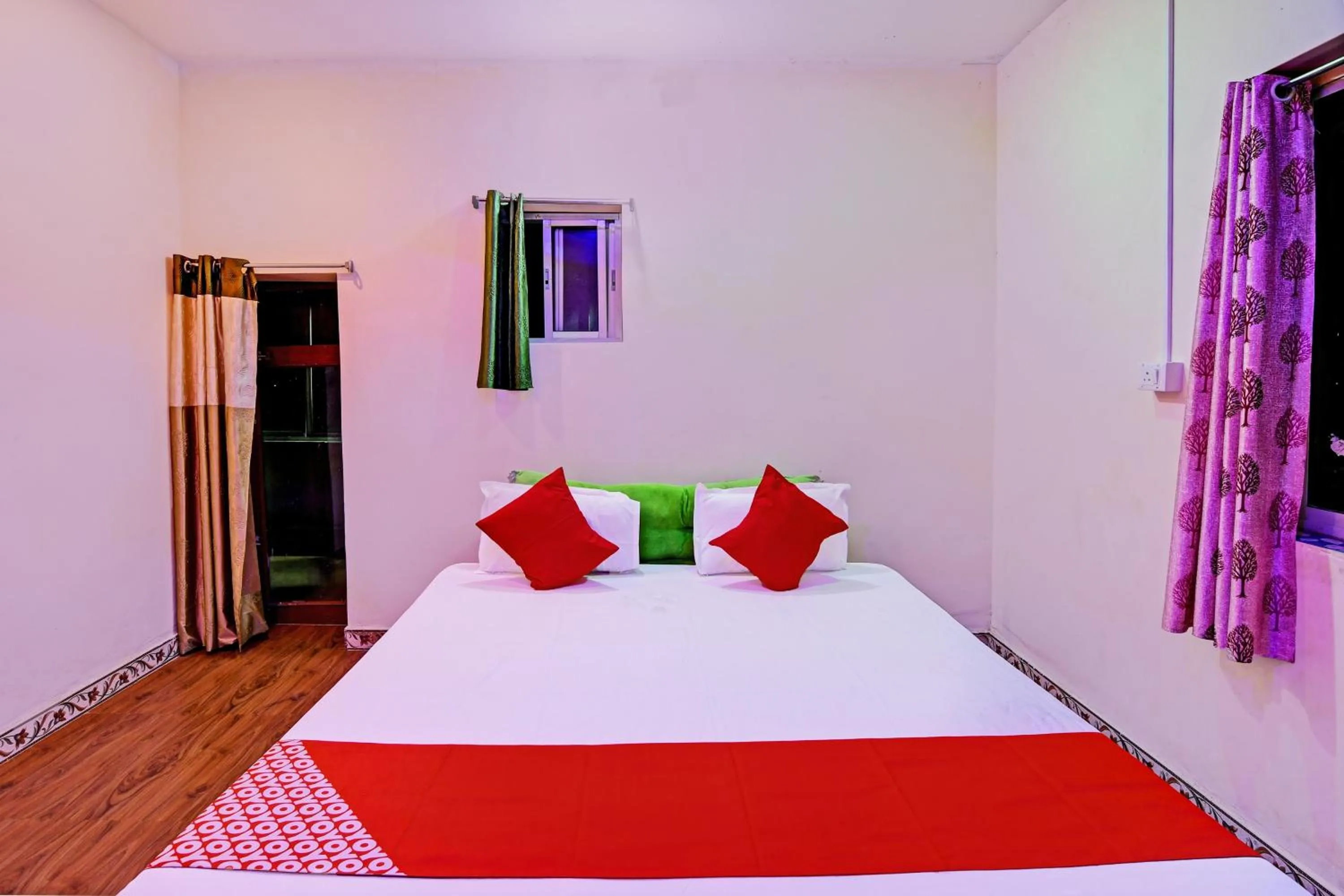 Bedroom in Hotel O Daffodil Lodge Dolphin restaurant