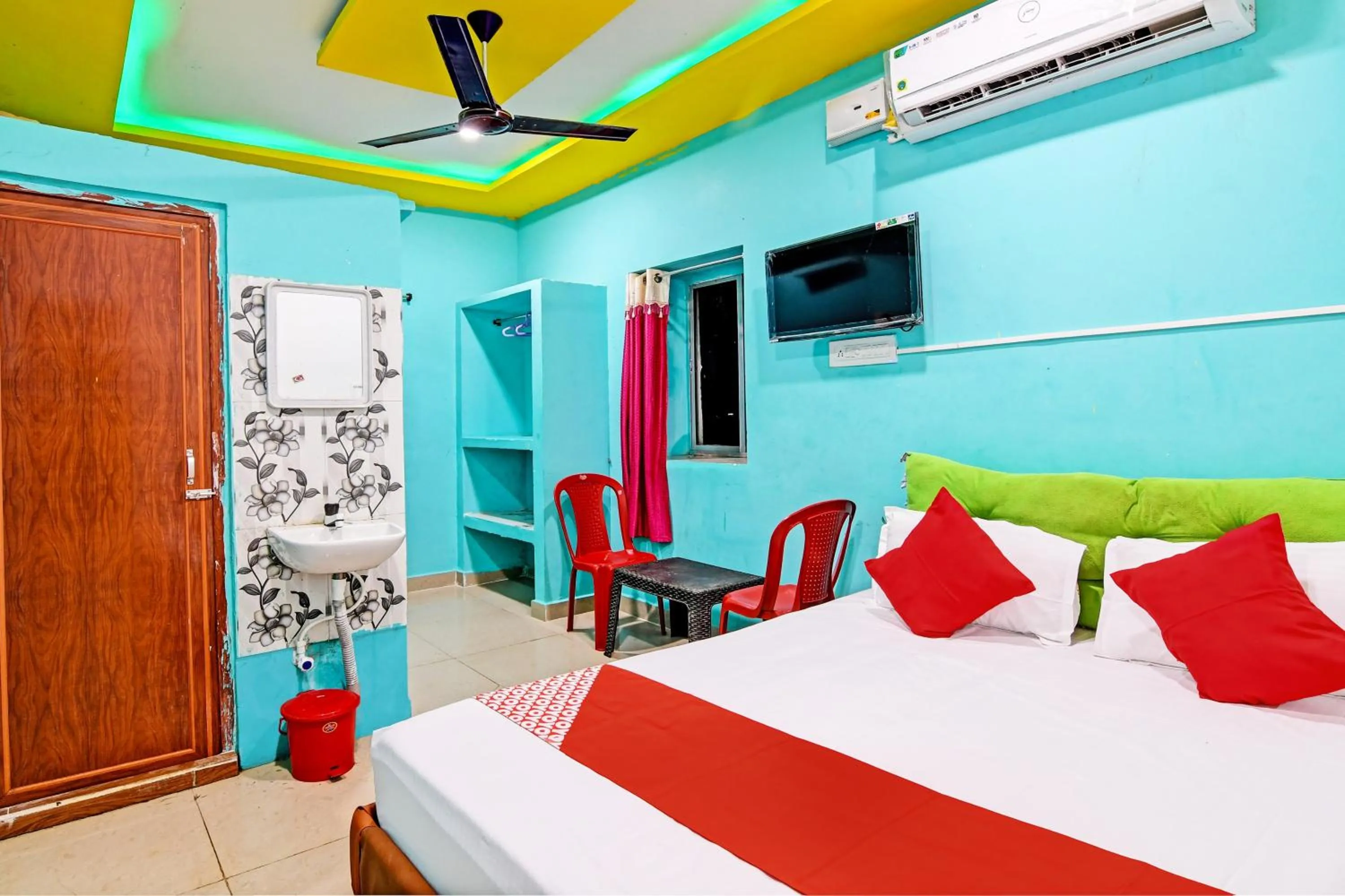 Bedroom in Hotel O Daffodil Lodge Dolphin restaurant