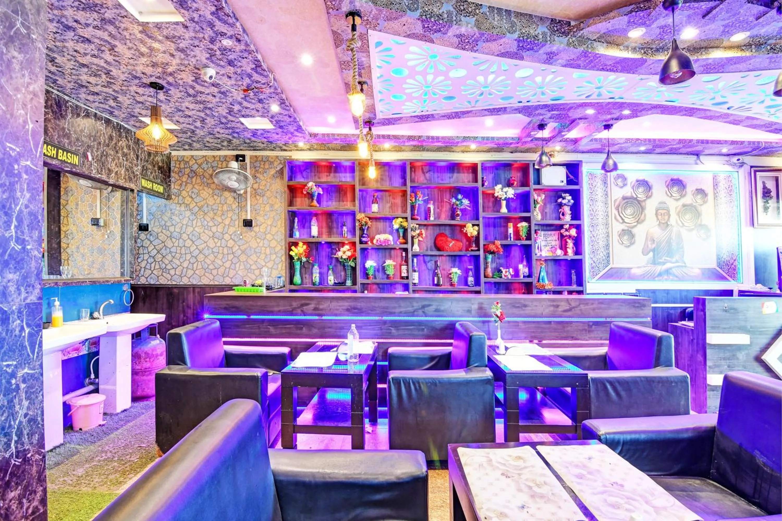 Restaurant/places to eat in Hotel O Daffodil Lodge Dolphin restaurant