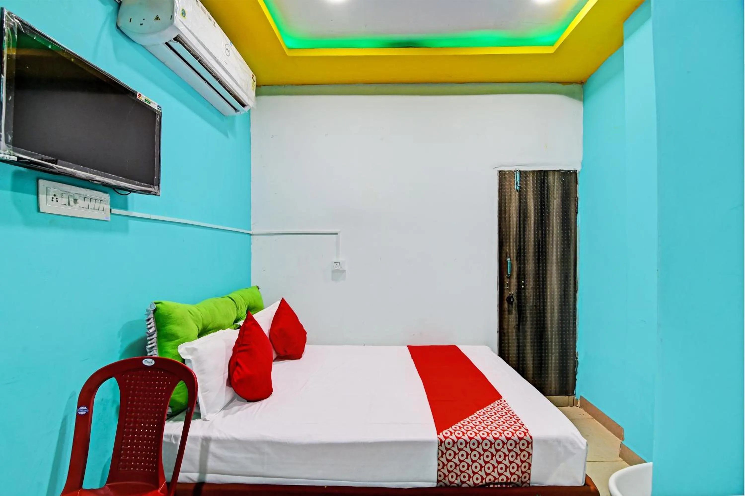 Bedroom in Hotel O Daffodil Lodge Dolphin restaurant