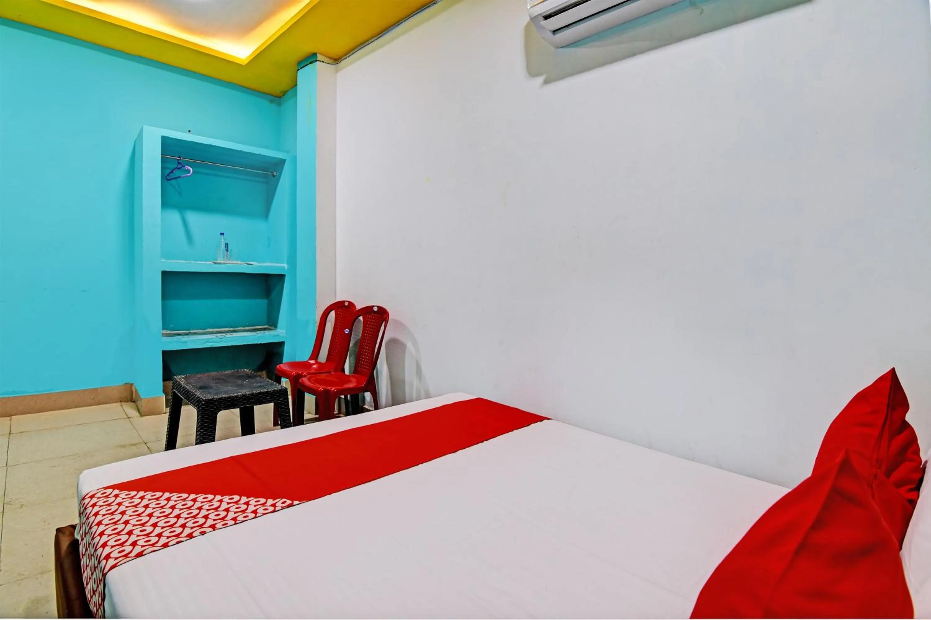 Bedroom in Hotel O Daffodil Lodge Dolphin restaurant