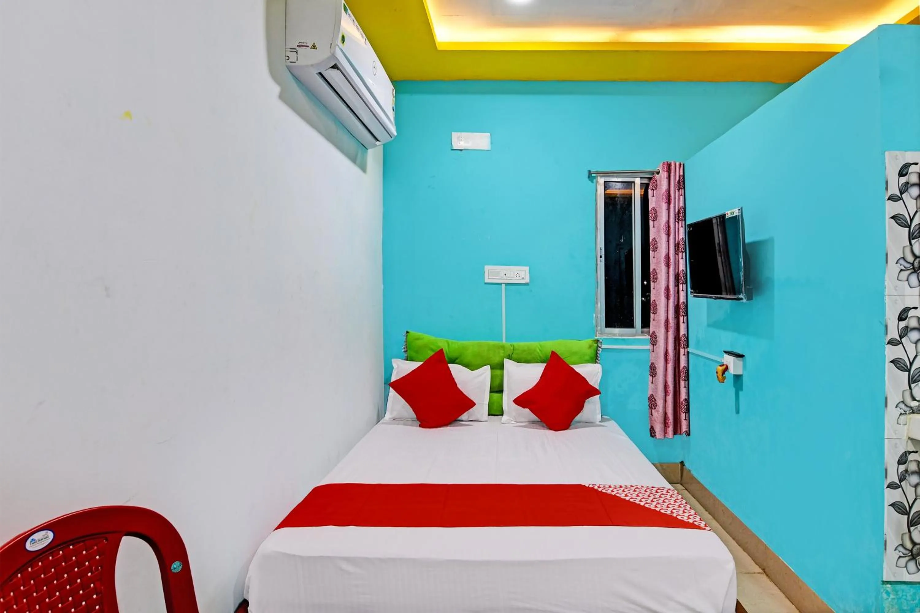 Bedroom in Hotel O Daffodil Lodge Dolphin restaurant