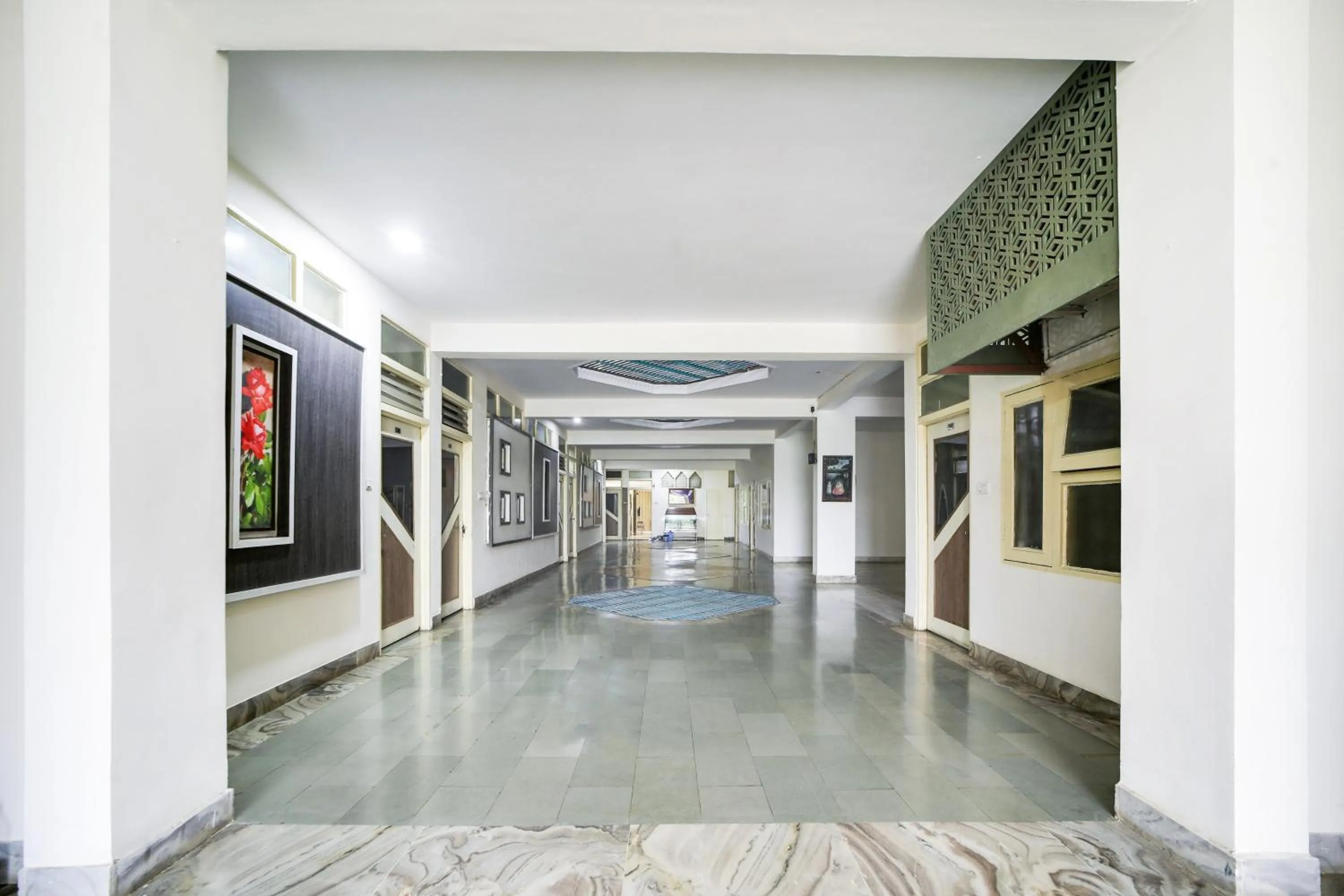 Facade/entrance in Collection O Hotel Silver Inn