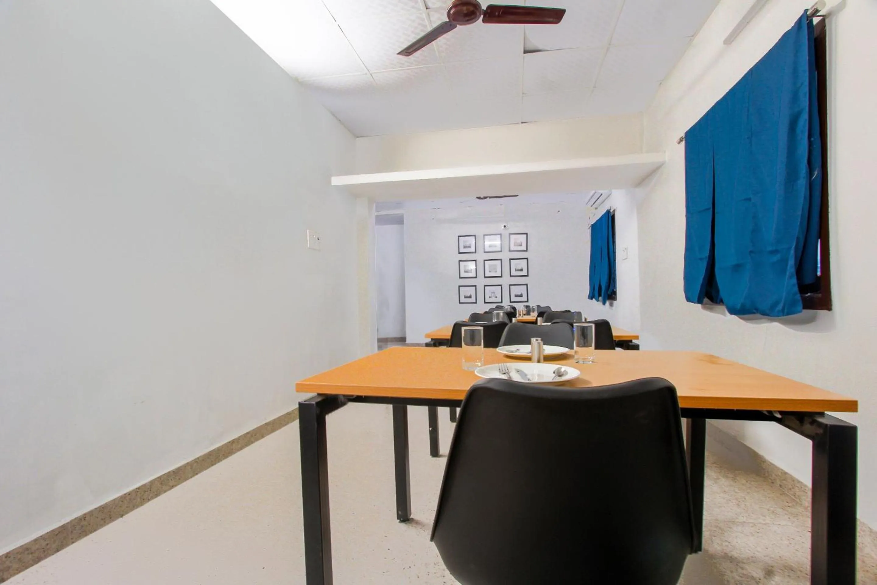 Restaurant/places to eat in Hotel O Murugan Rooms