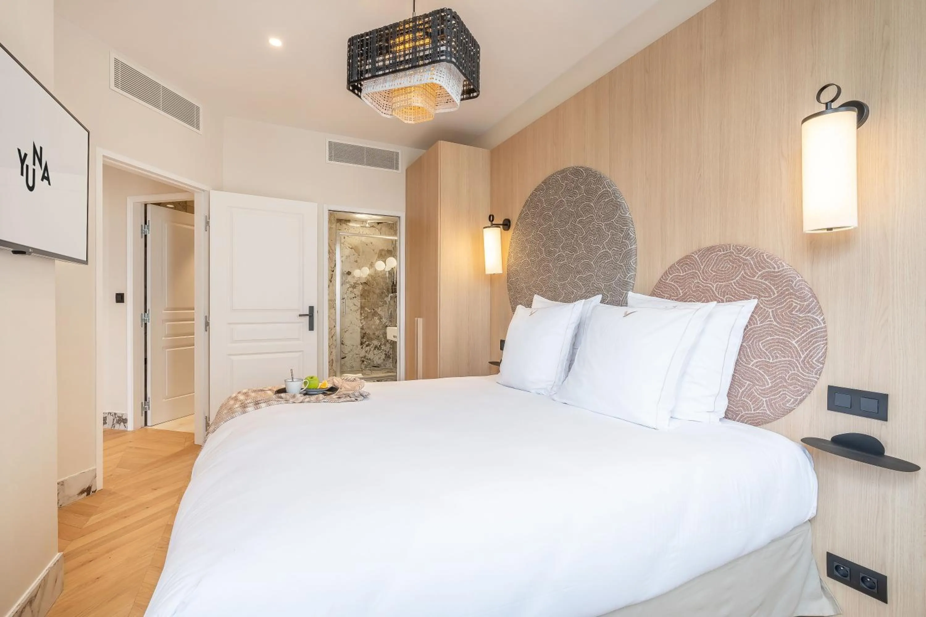 Bed in Yuna Saint-Germain-des-Prés - Serviced Apartments