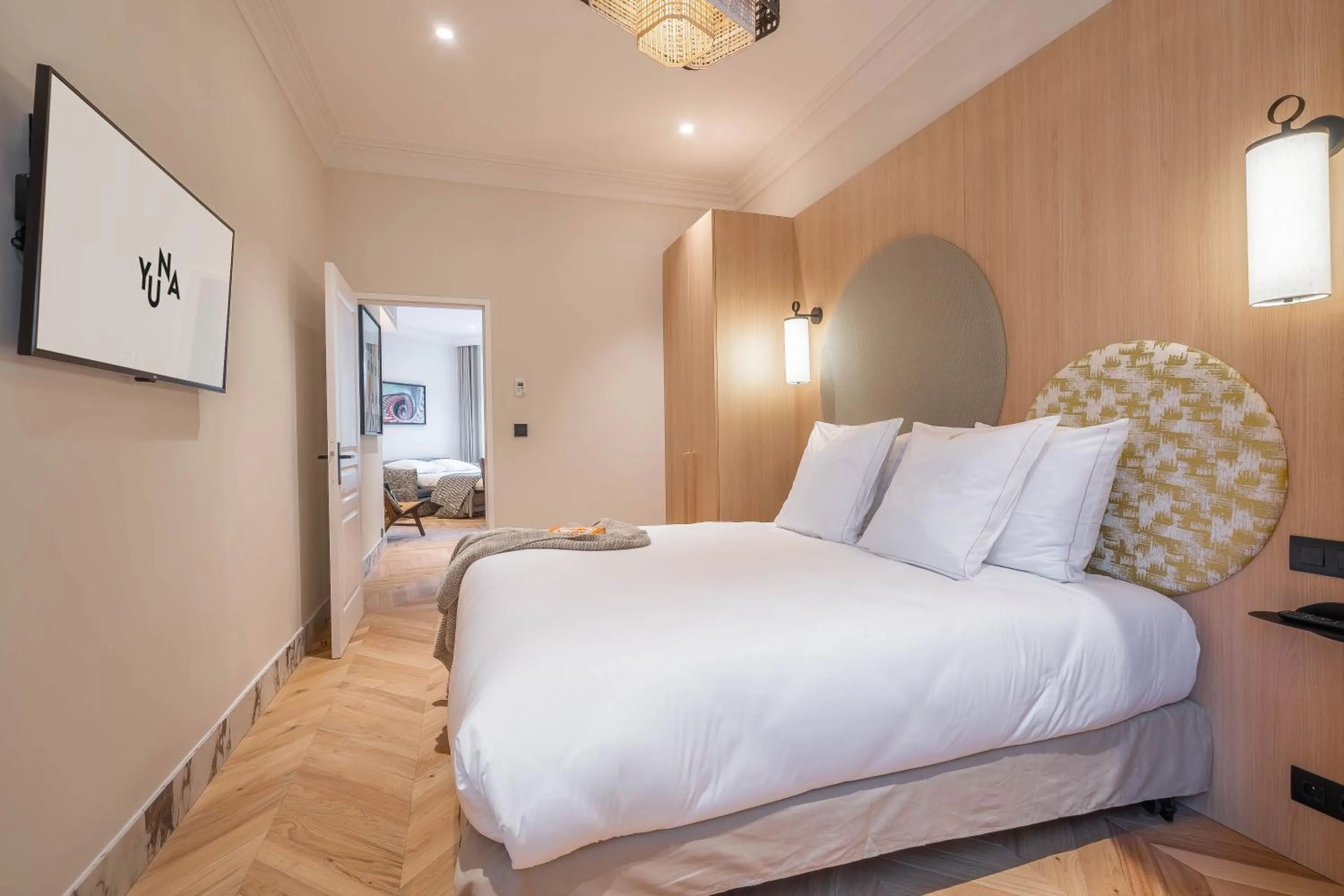Bed in Yuna Saint-Germain-des-Prés - Serviced Apartments