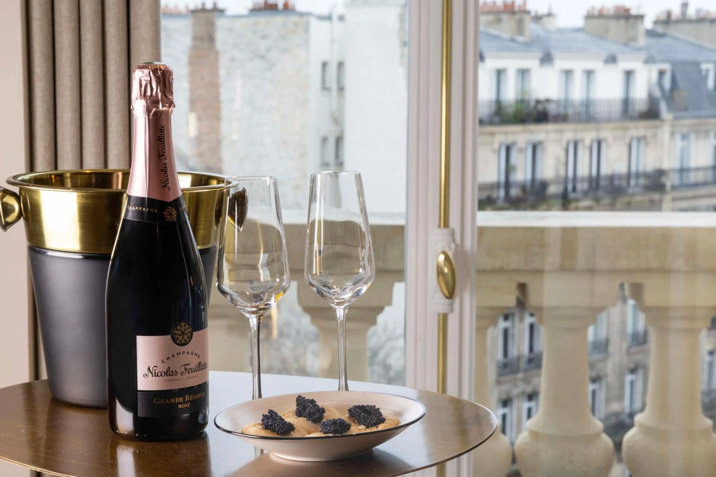 Alcoholic drinks in Yuna Saint-Germain-des-Prés - Serviced Apartments