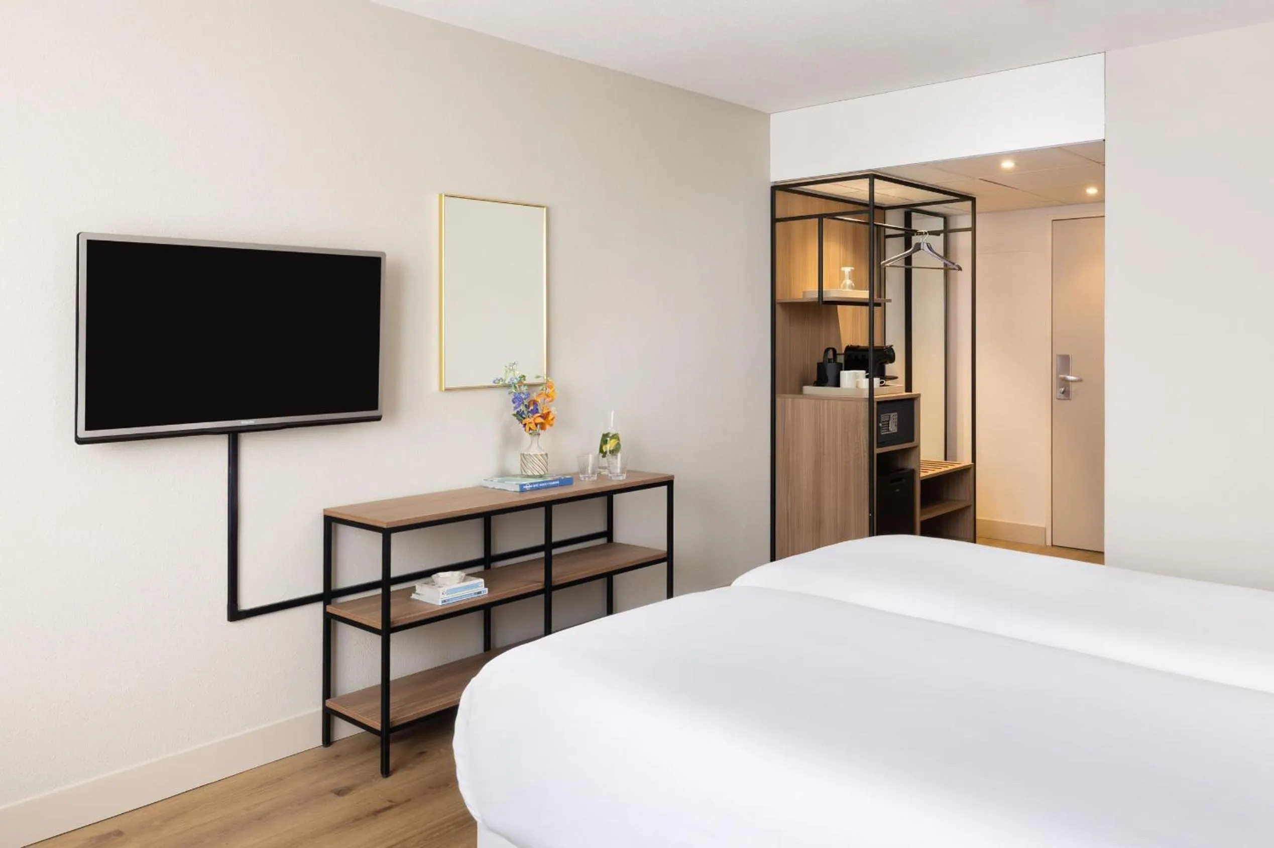 Bedroom, Bed in NH Zandvoort Hotel