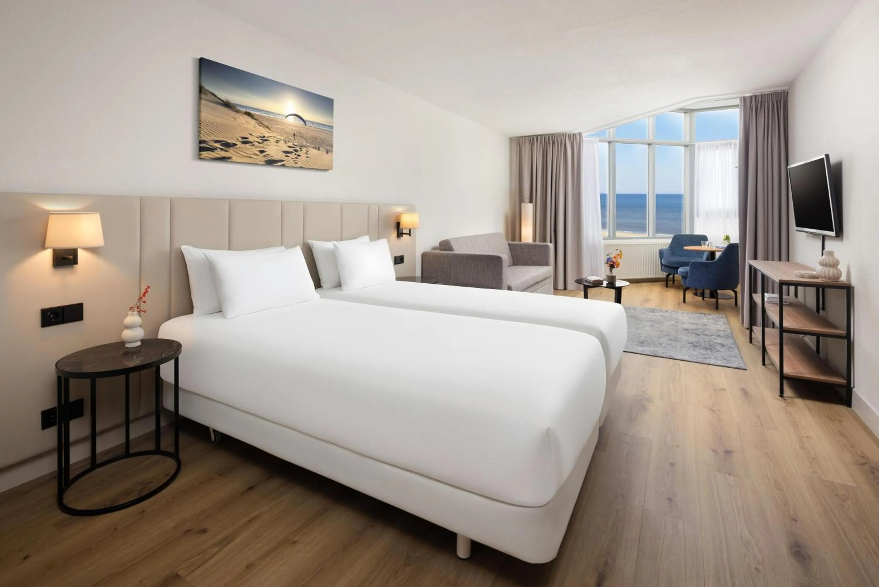 Bedroom, Bed in NH Zandvoort Hotel