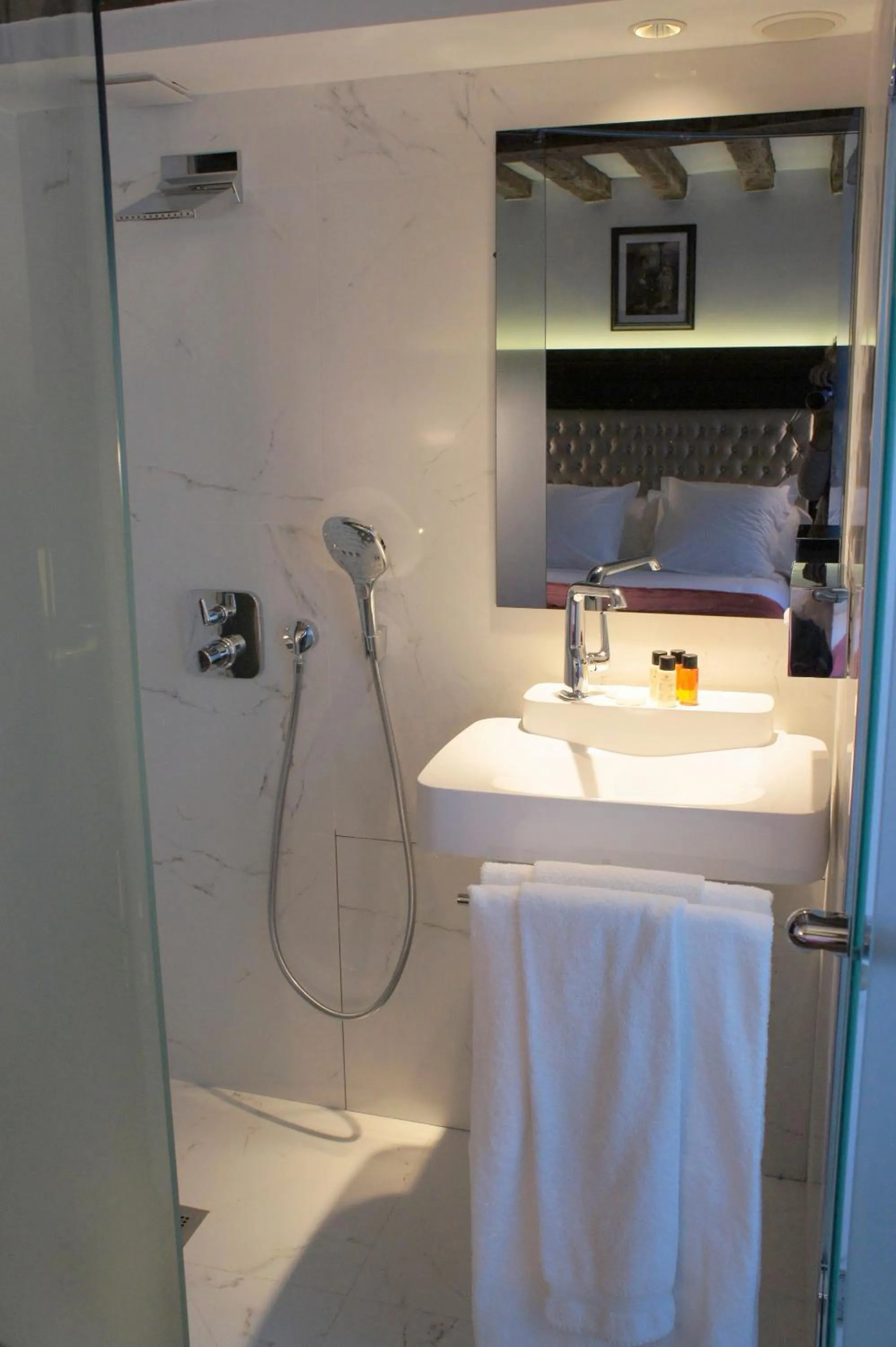 Shower in Tonic Hotel Saint Germain des Prés