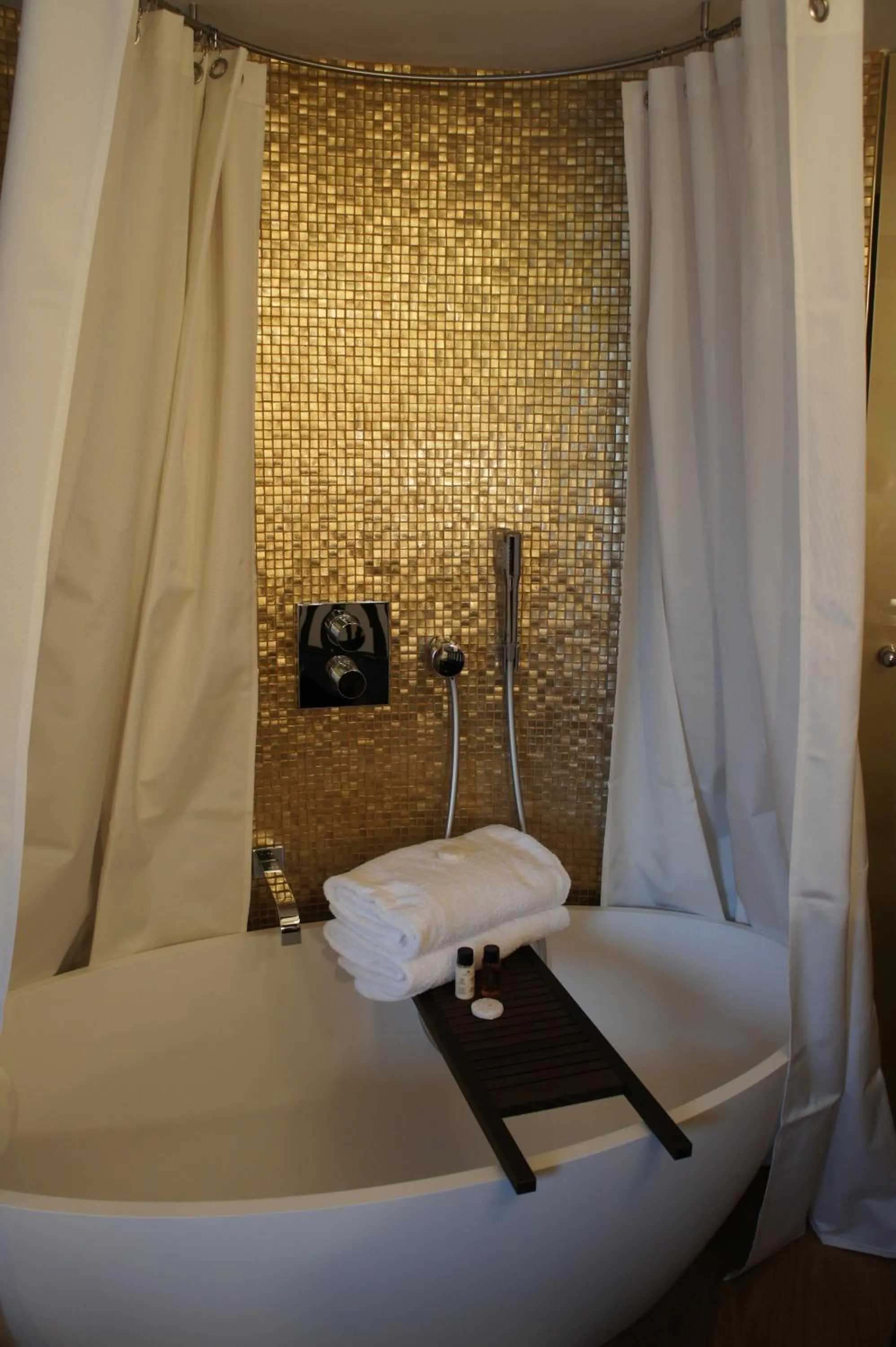 Bathroom, Bed in Tonic Hotel Saint Germain des Prés