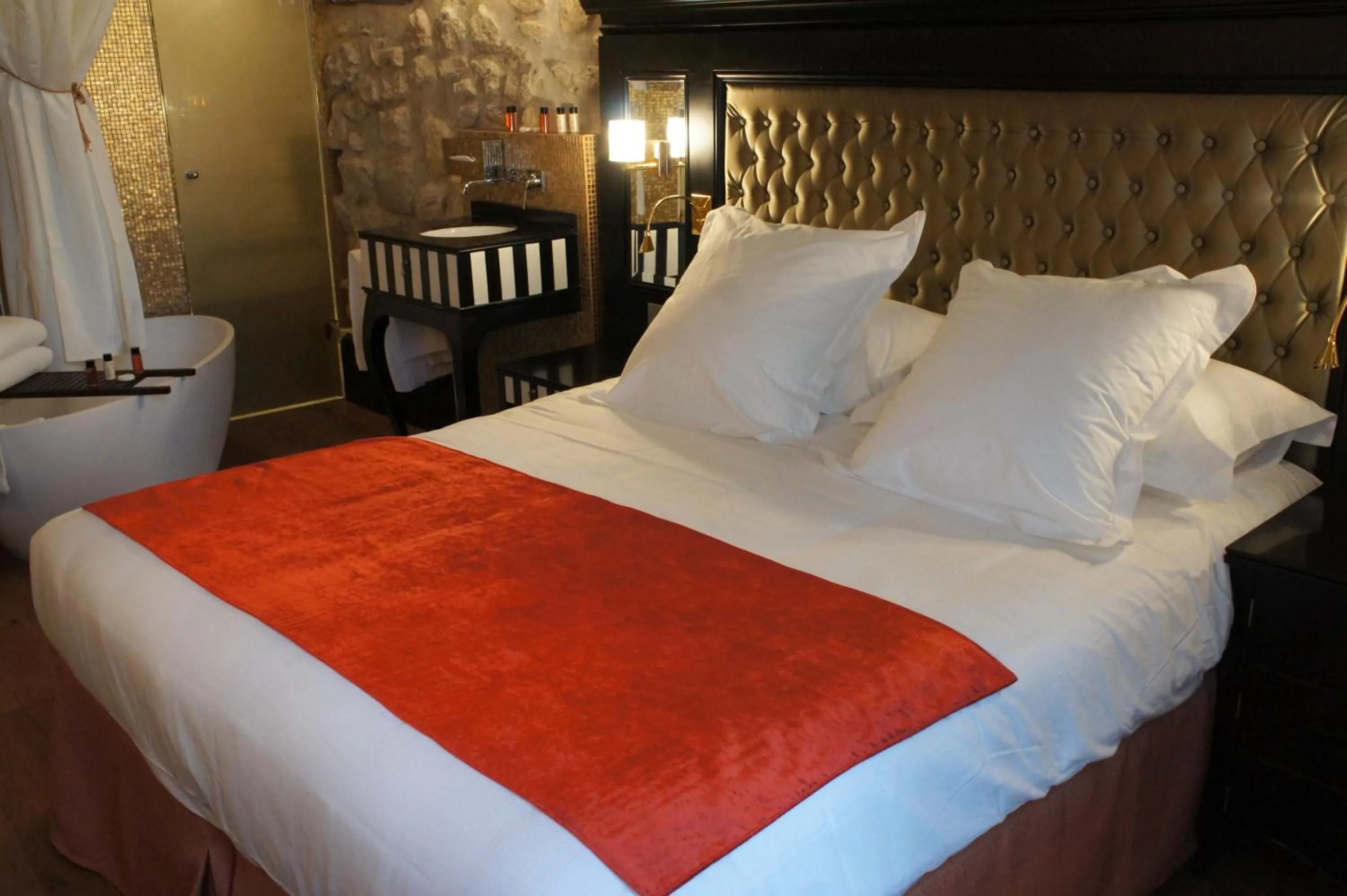 Bed in Tonic Hotel Saint Germain des Prés