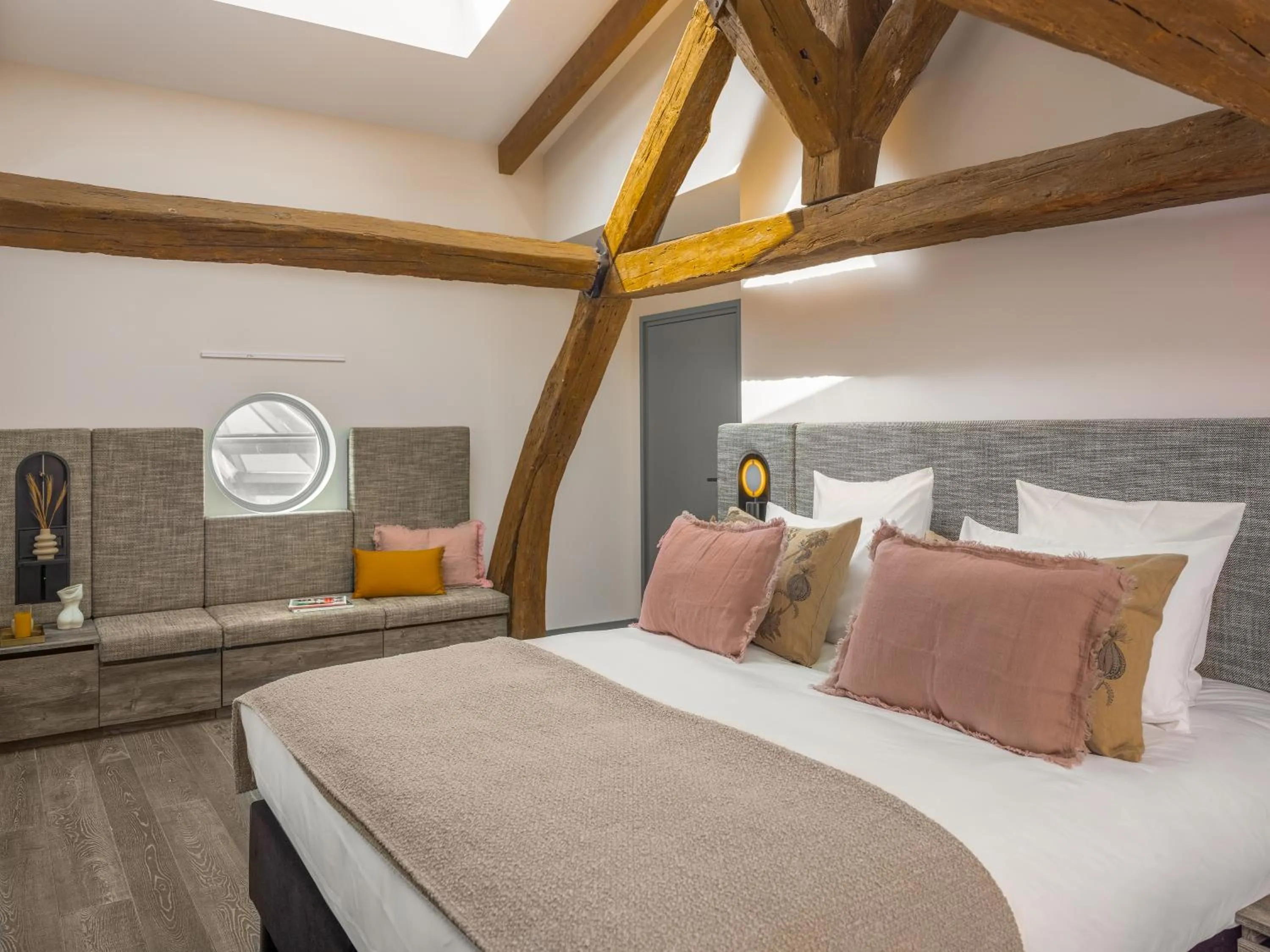 Bed in Boudoir des Muses