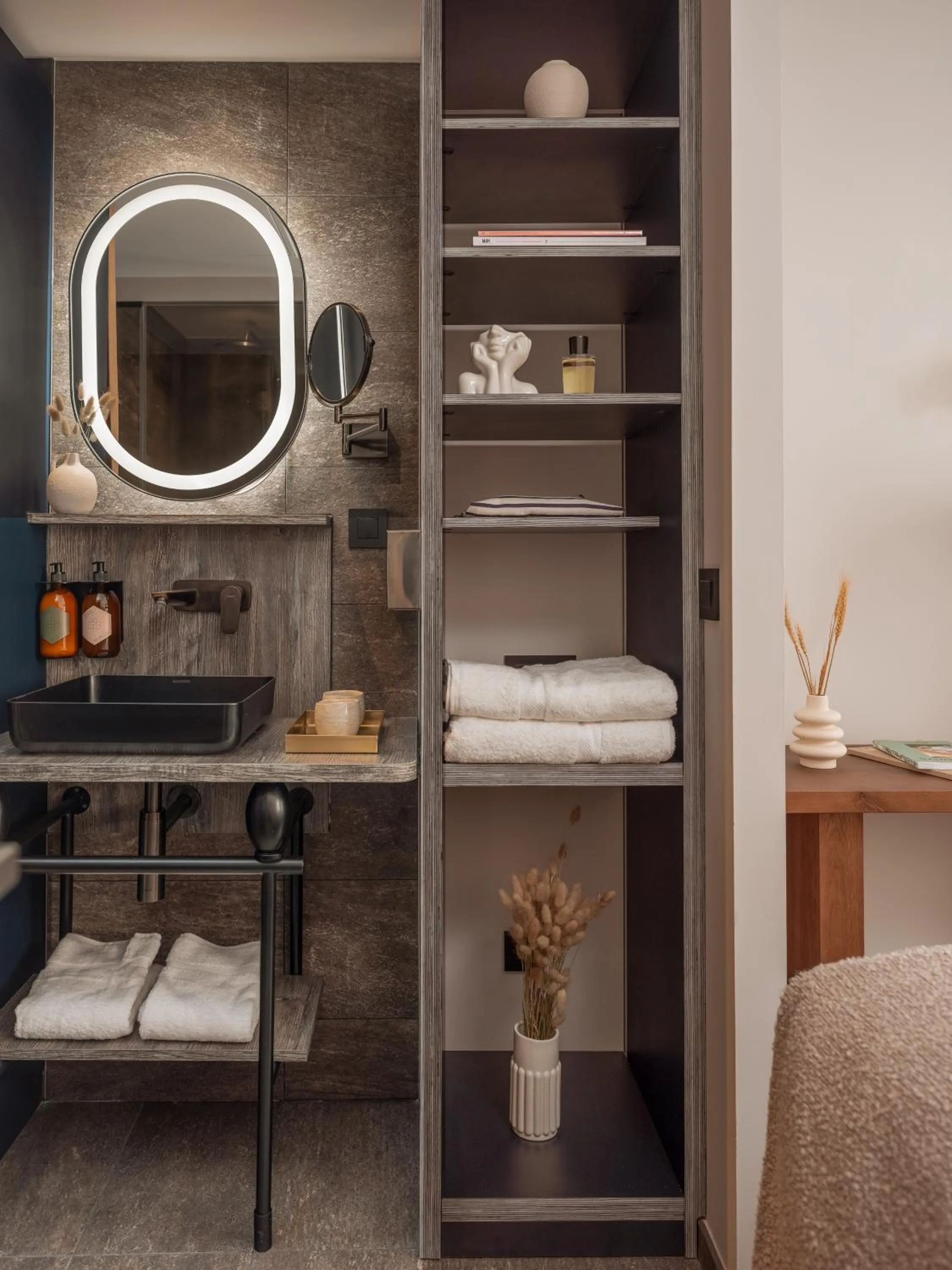 Bathroom, Bed in Boudoir des Muses