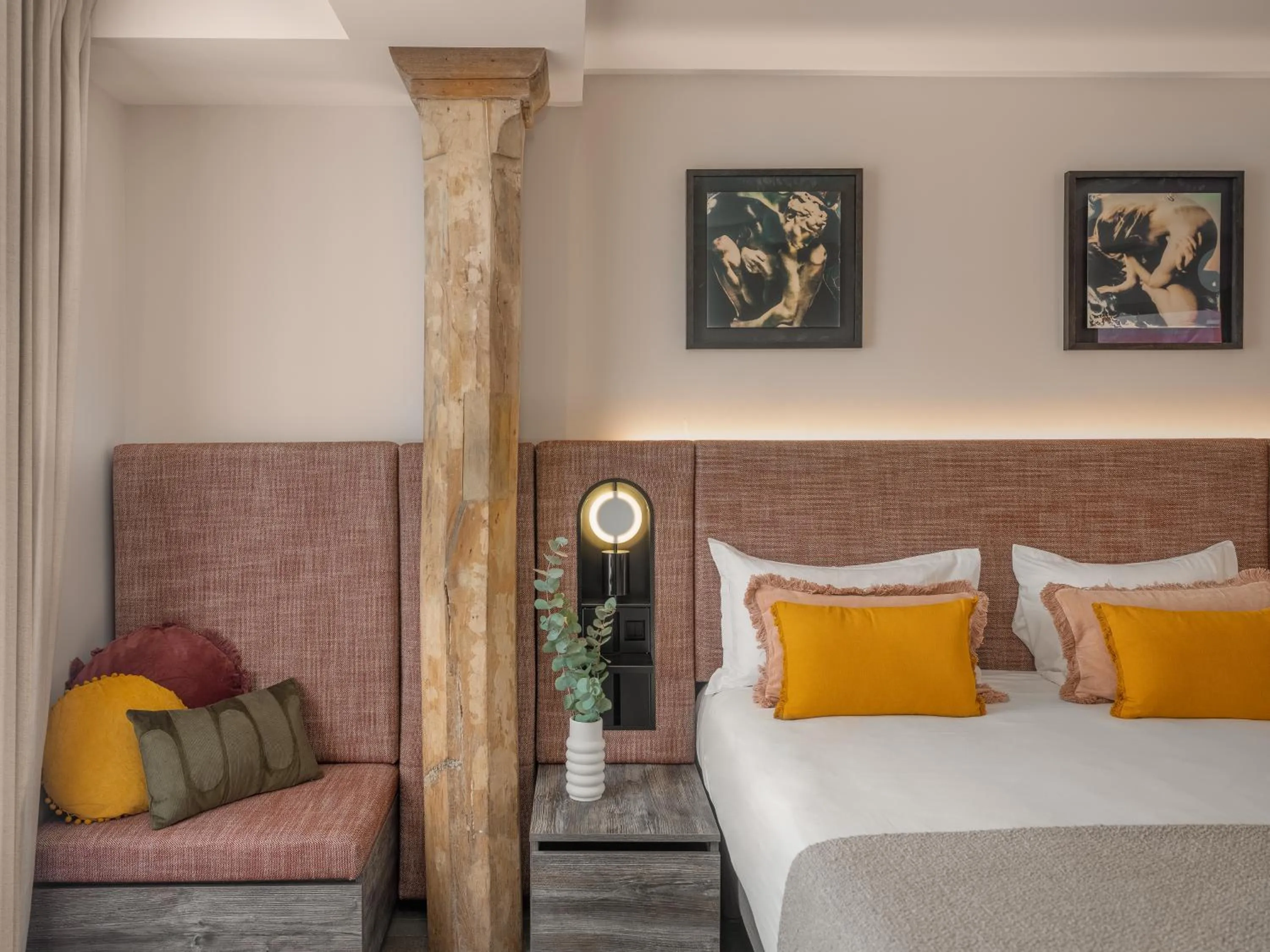 Bedroom, Bed in Boudoir des Muses