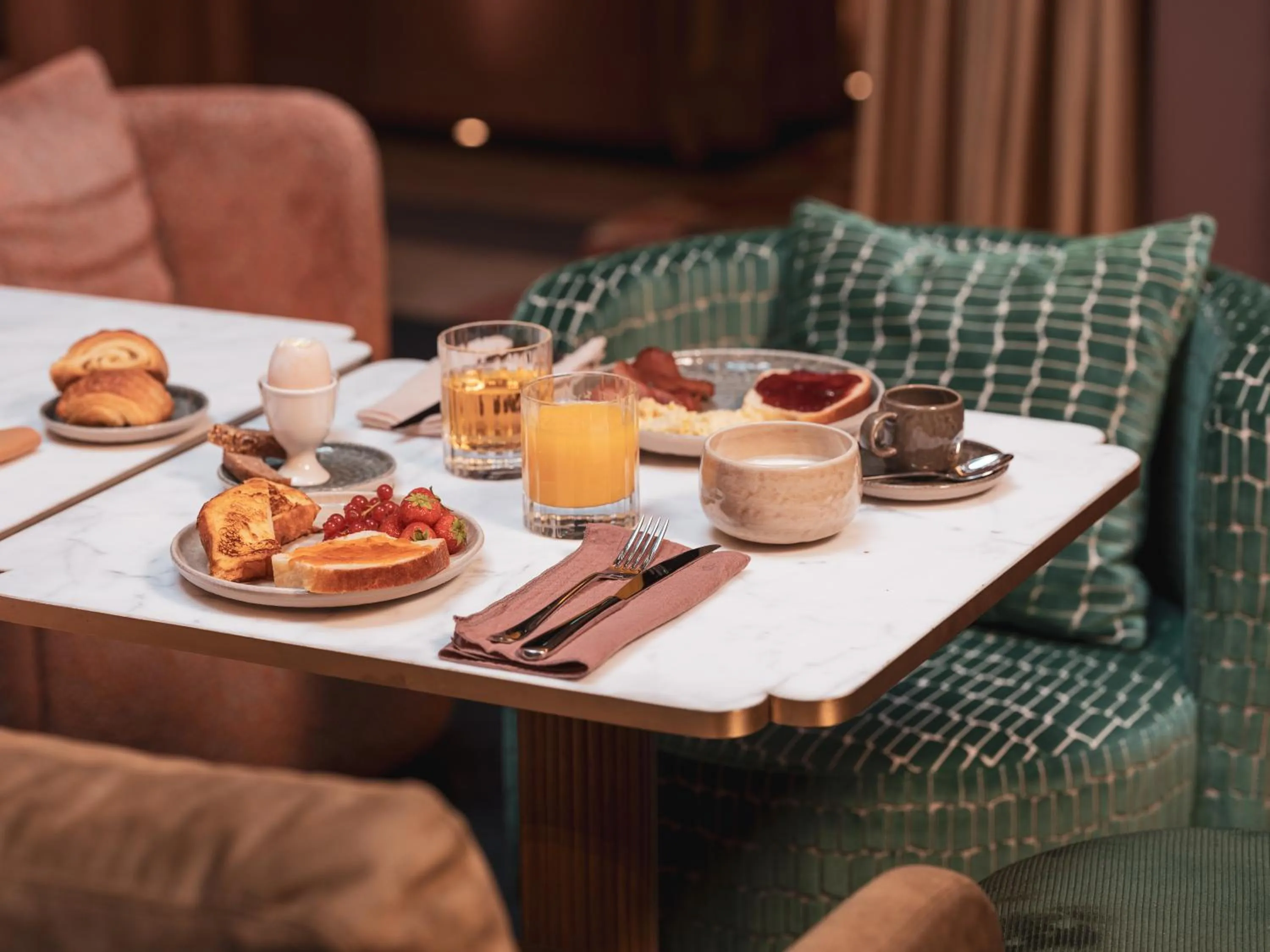 Breakfast in Boudoir des Muses