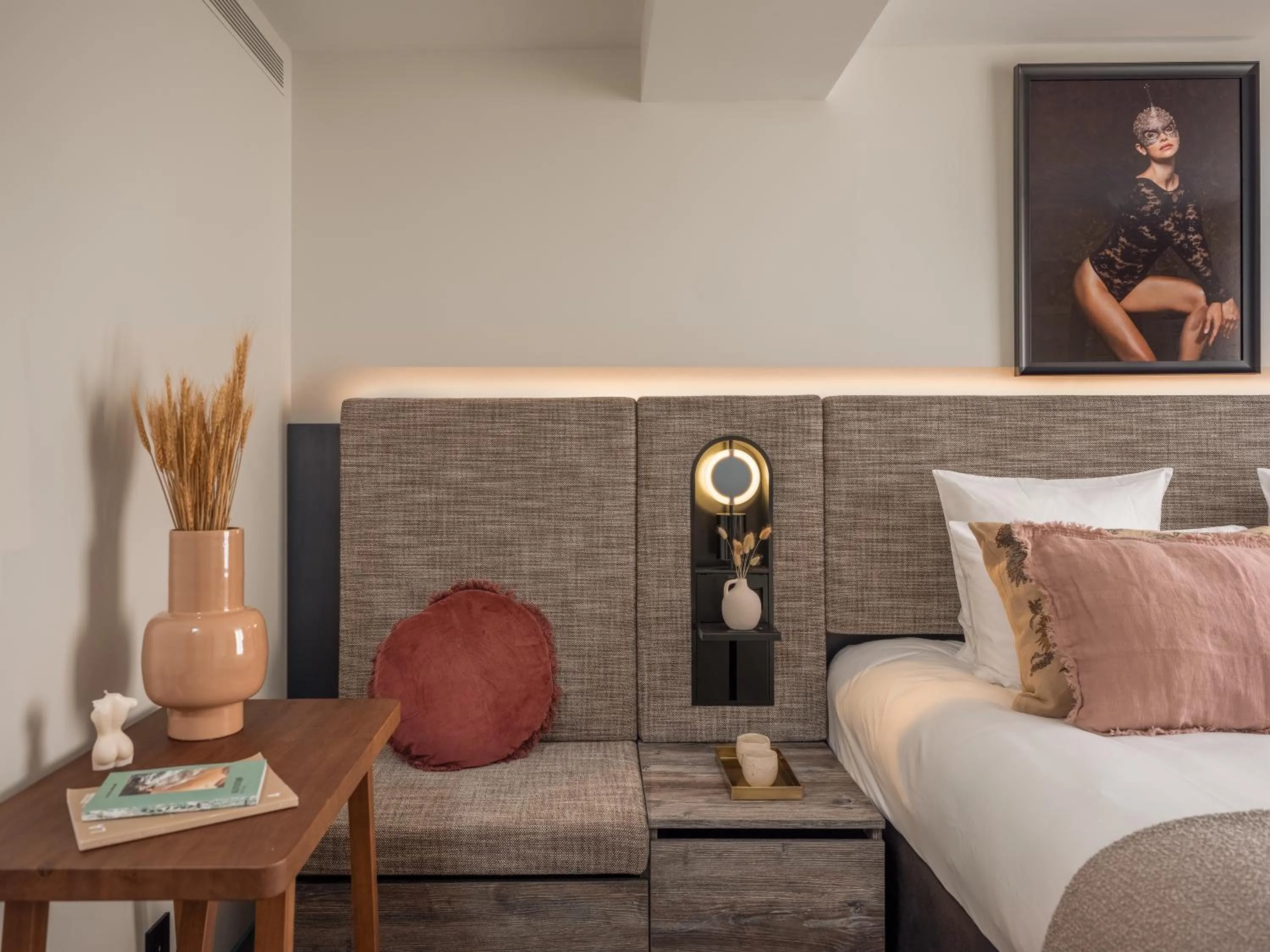 Bed in Boudoir des Muses