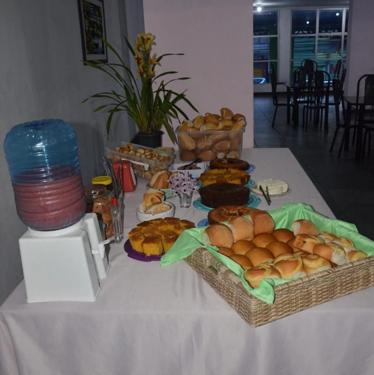 Breakfast in Hotel Estação Norte - Fácil acesso ao Imbel e o distrito industrial e colégio Militar - By Up Hotel