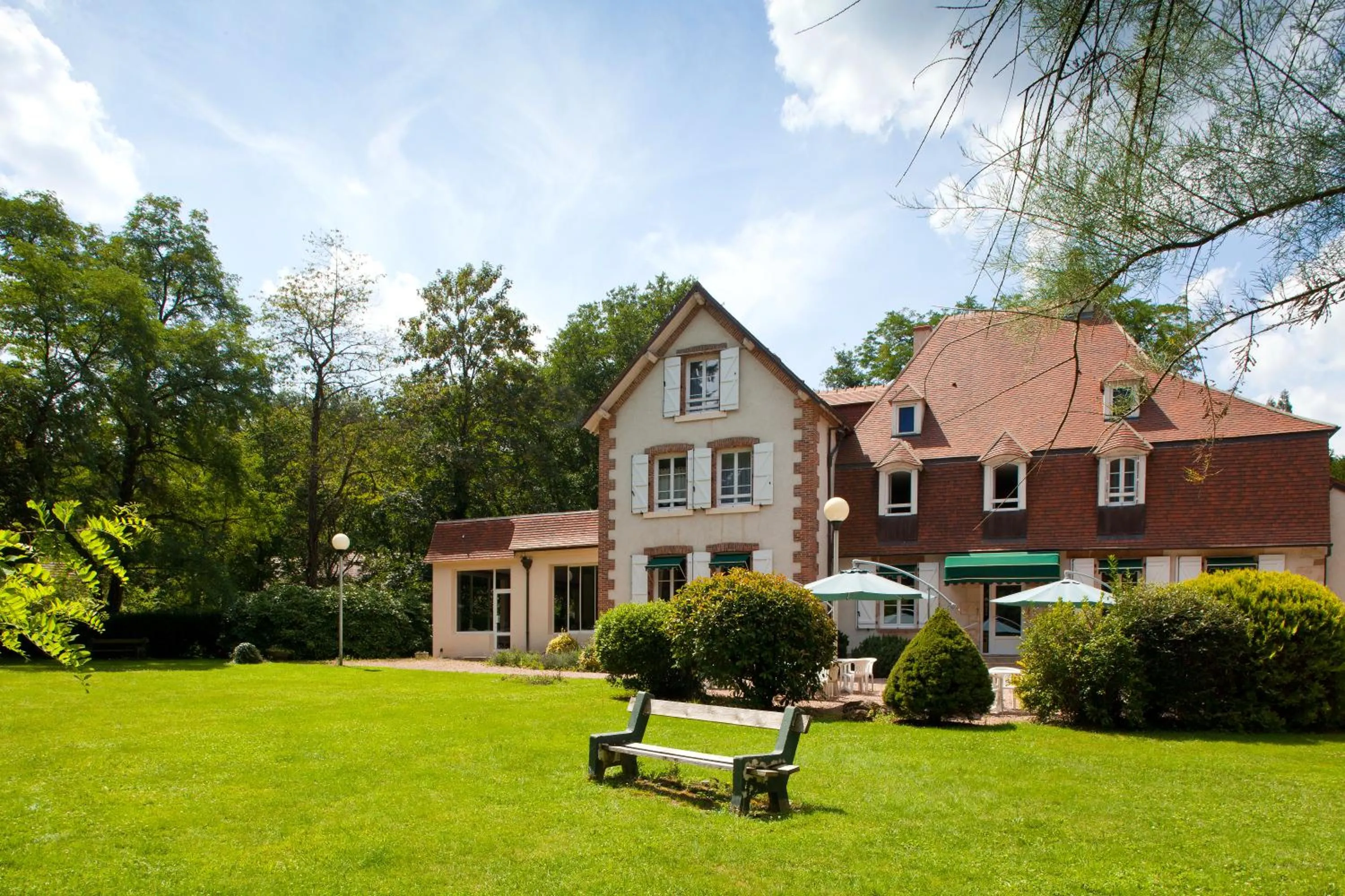Facade/entrance in Le Tronçais