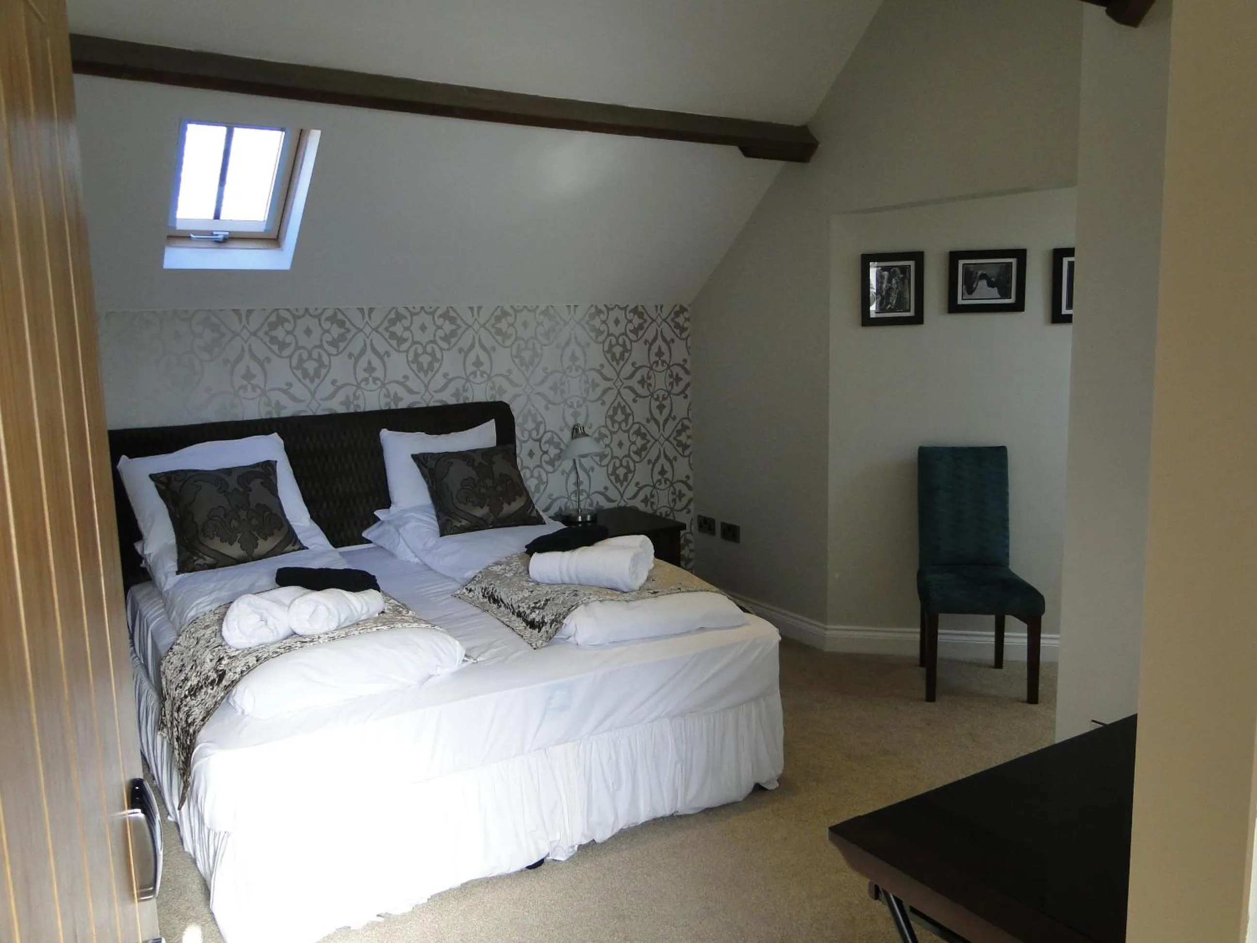 Day, Bed in The Maypole at Wellow