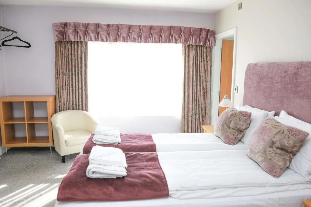 Bedroom, Bed in The Maypole at Wellow