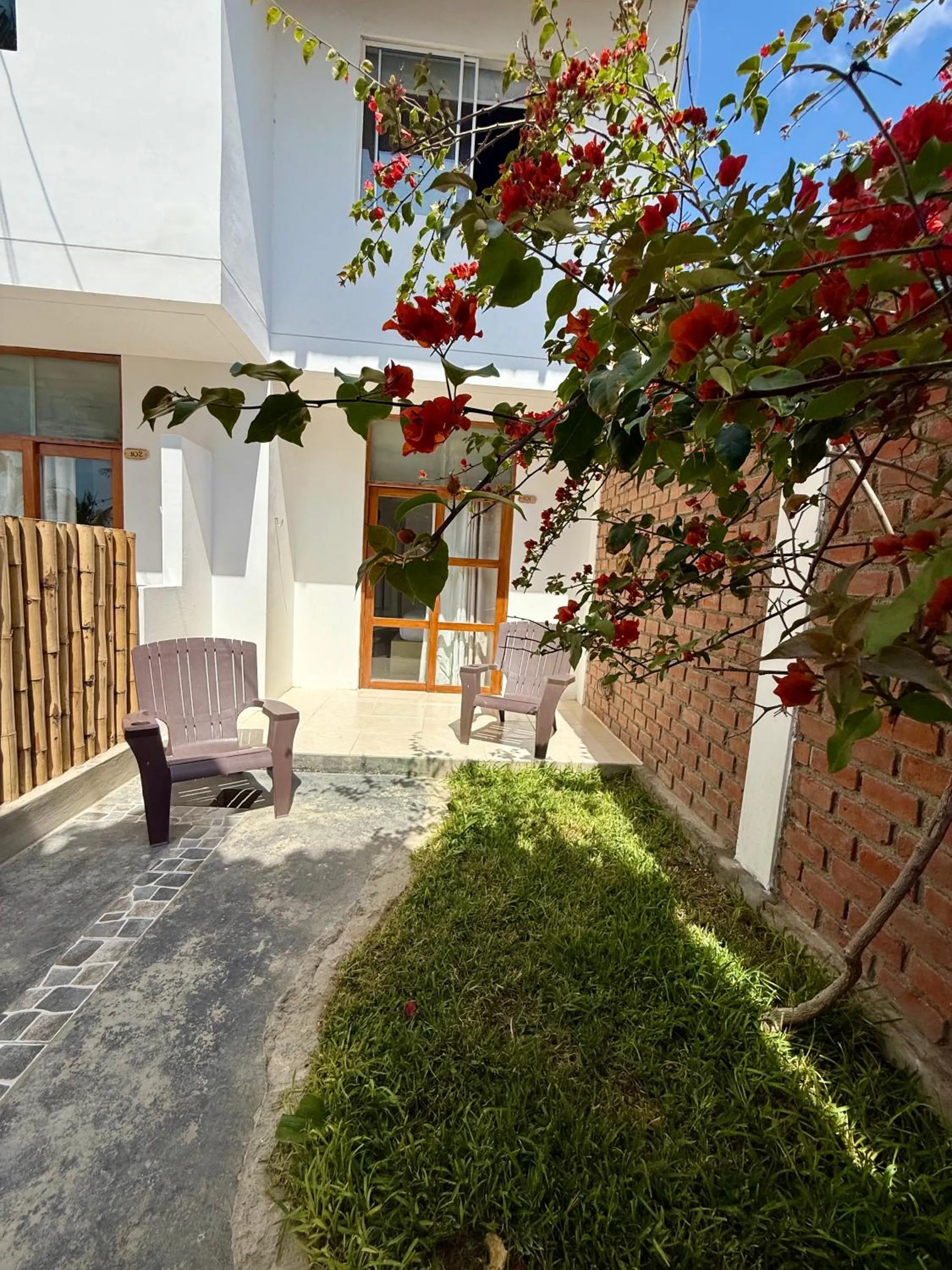Patio in Hotel Puerto Antiguo