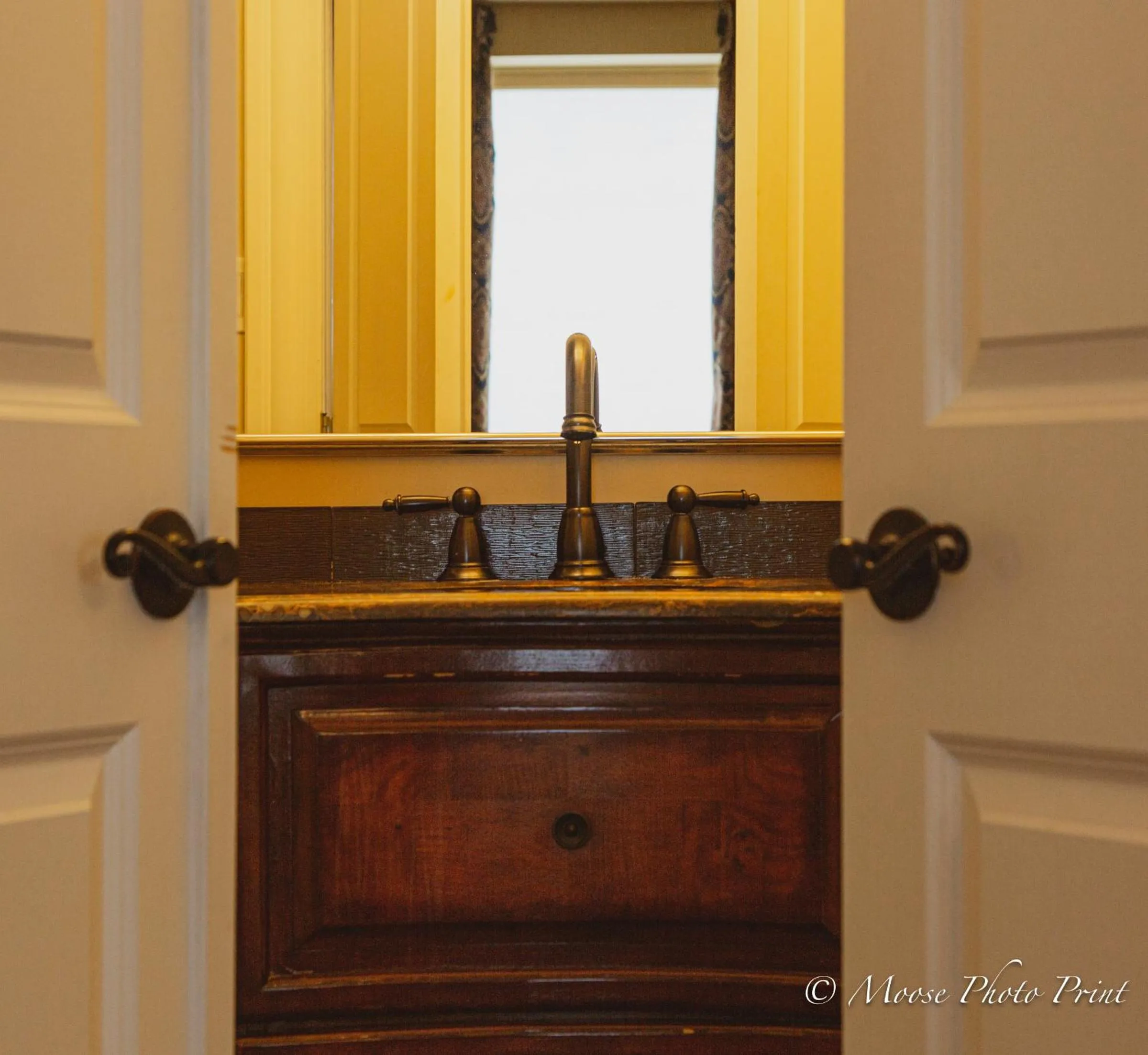 Shower in Grant Hall Hotel