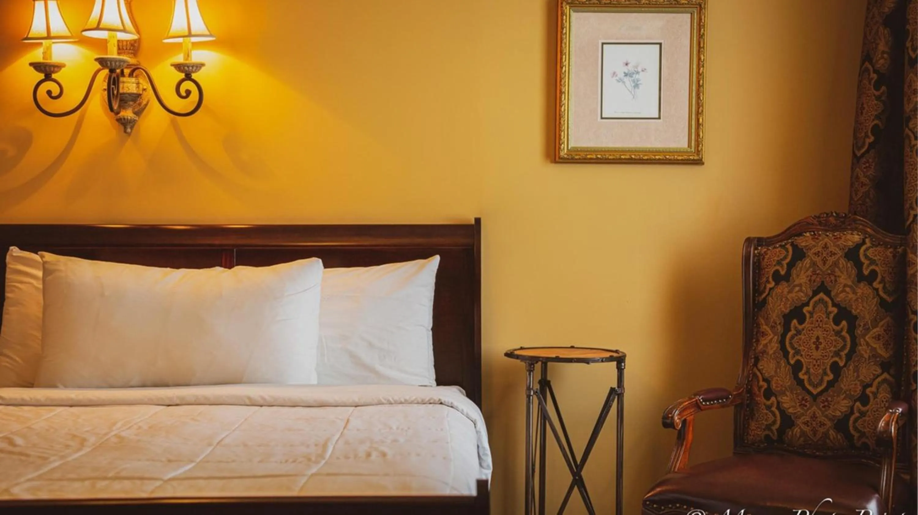 Bedroom, Bed in Grant Hall Hotel