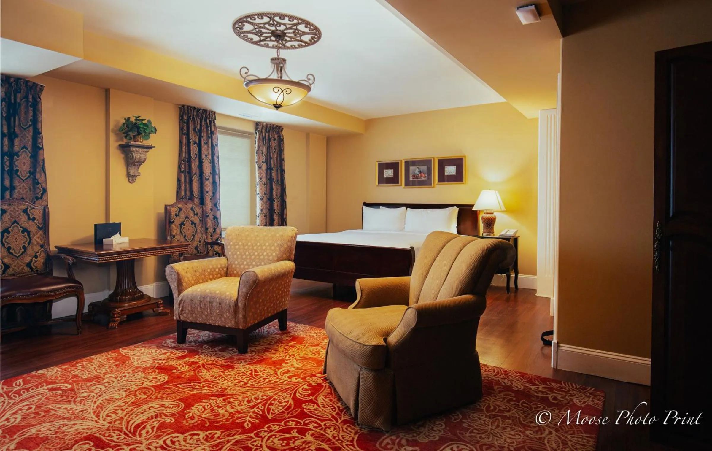 Living room in Grant Hall Hotel