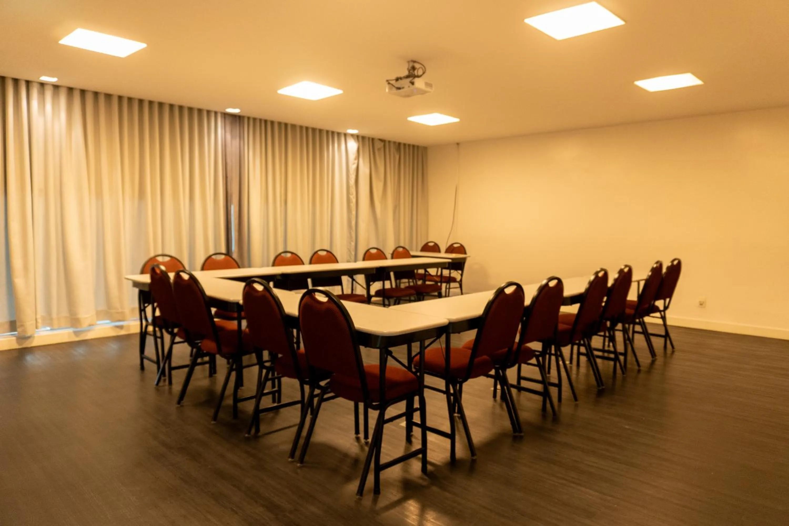 Meeting/conference room in San Diego Suites Veredas Sete Lagoas