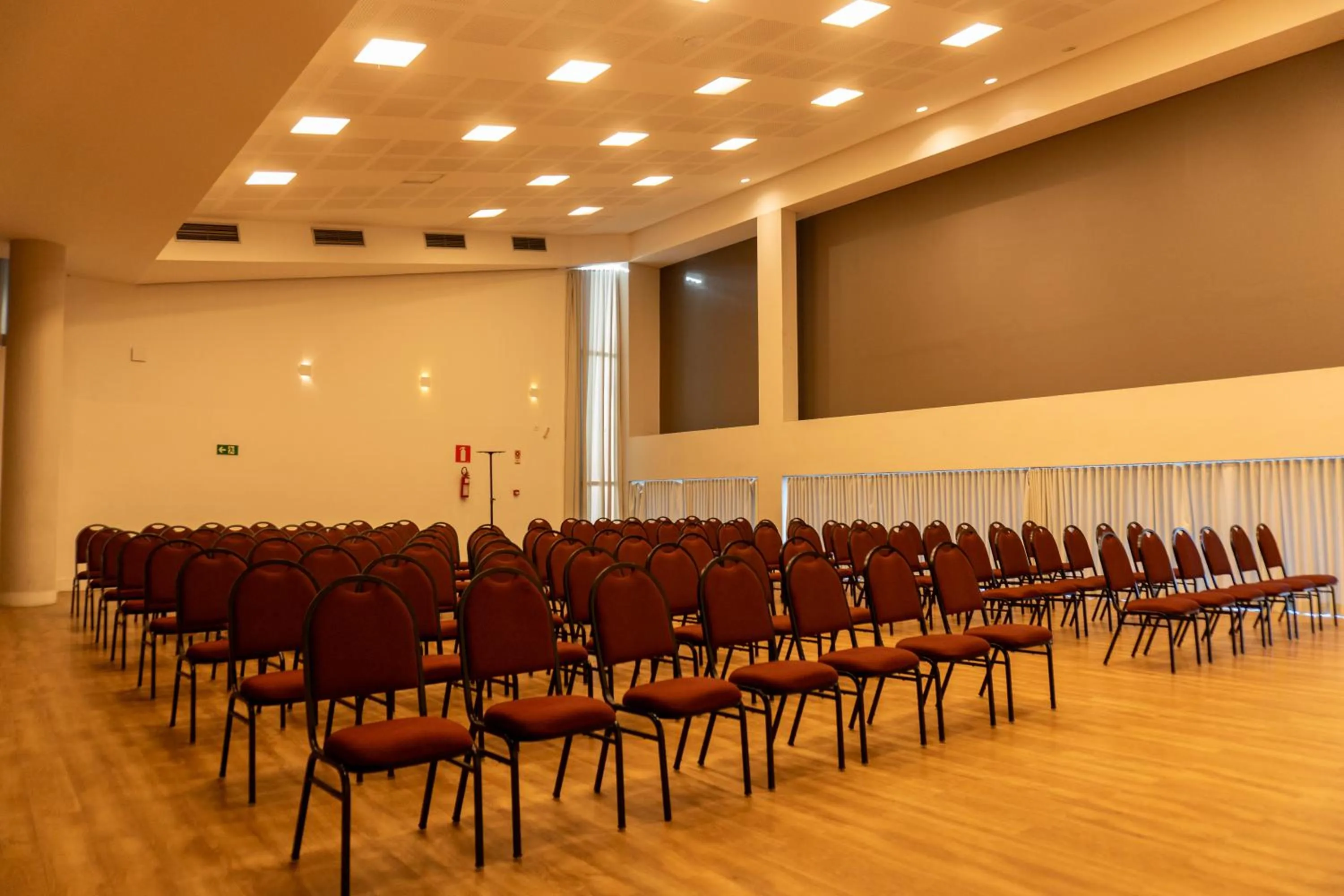 Meeting/conference room in San Diego Suites Veredas Sete Lagoas