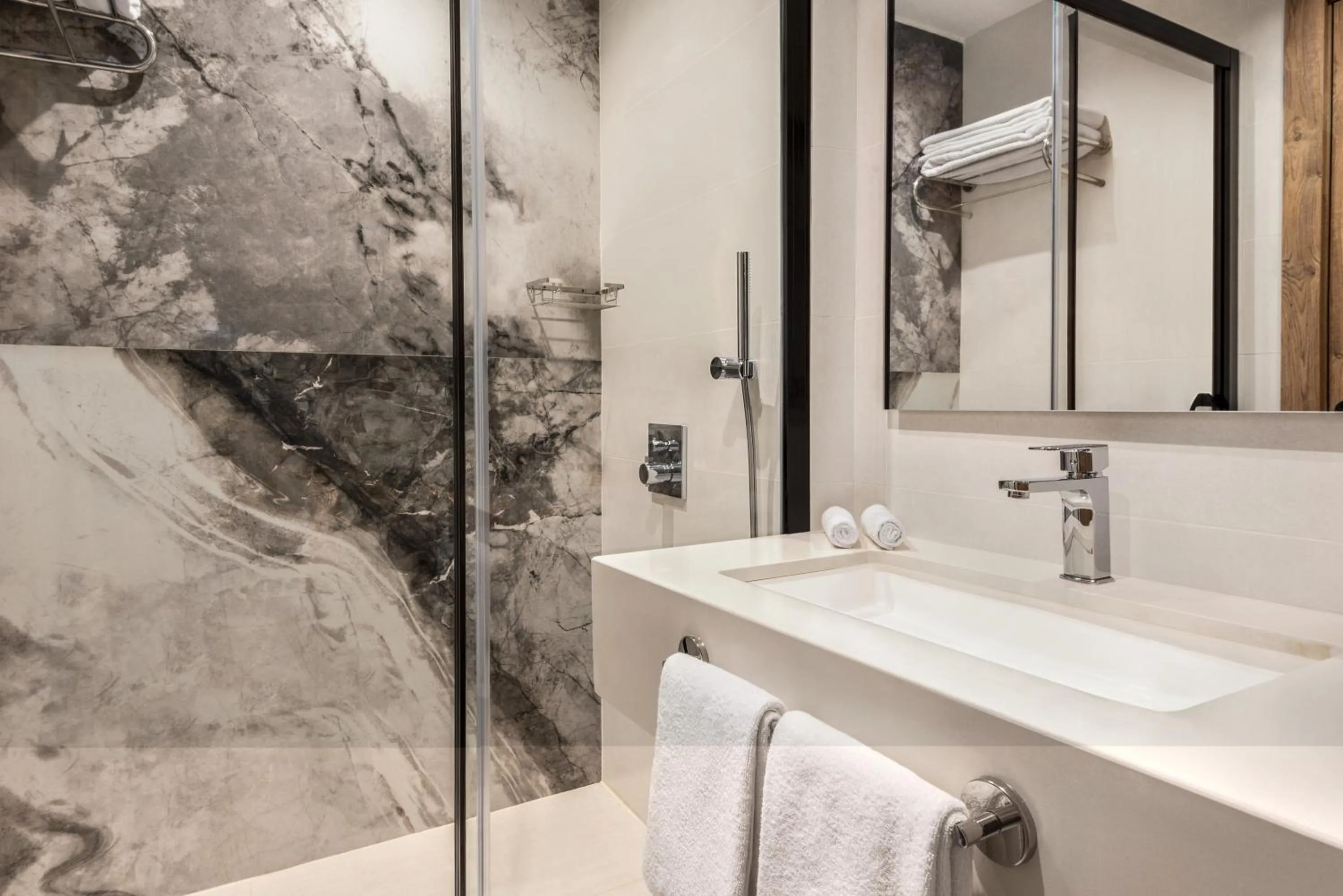 Bathroom in Ramada Plaza By Wyndham Batman