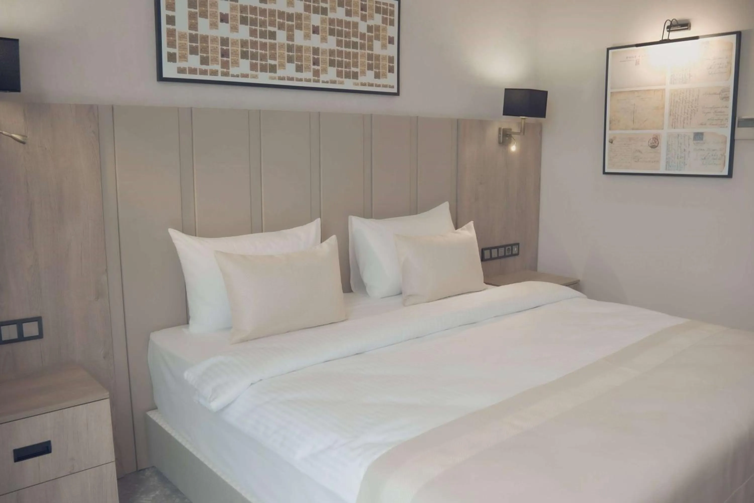 Photo of the whole room, Bed in Ramada Plaza By Wyndham Batman