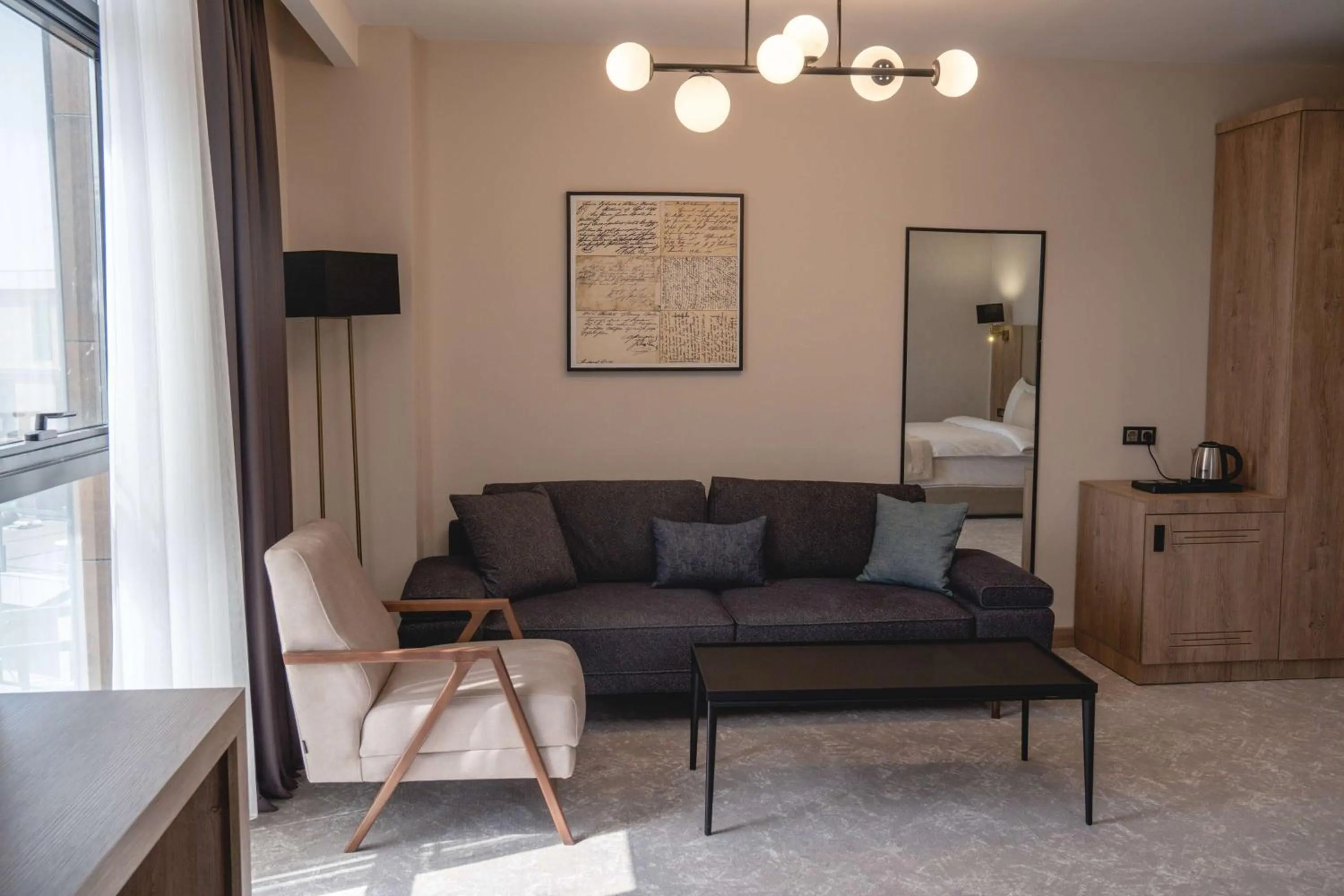 Photo of the whole room in Ramada Plaza By Wyndham Batman