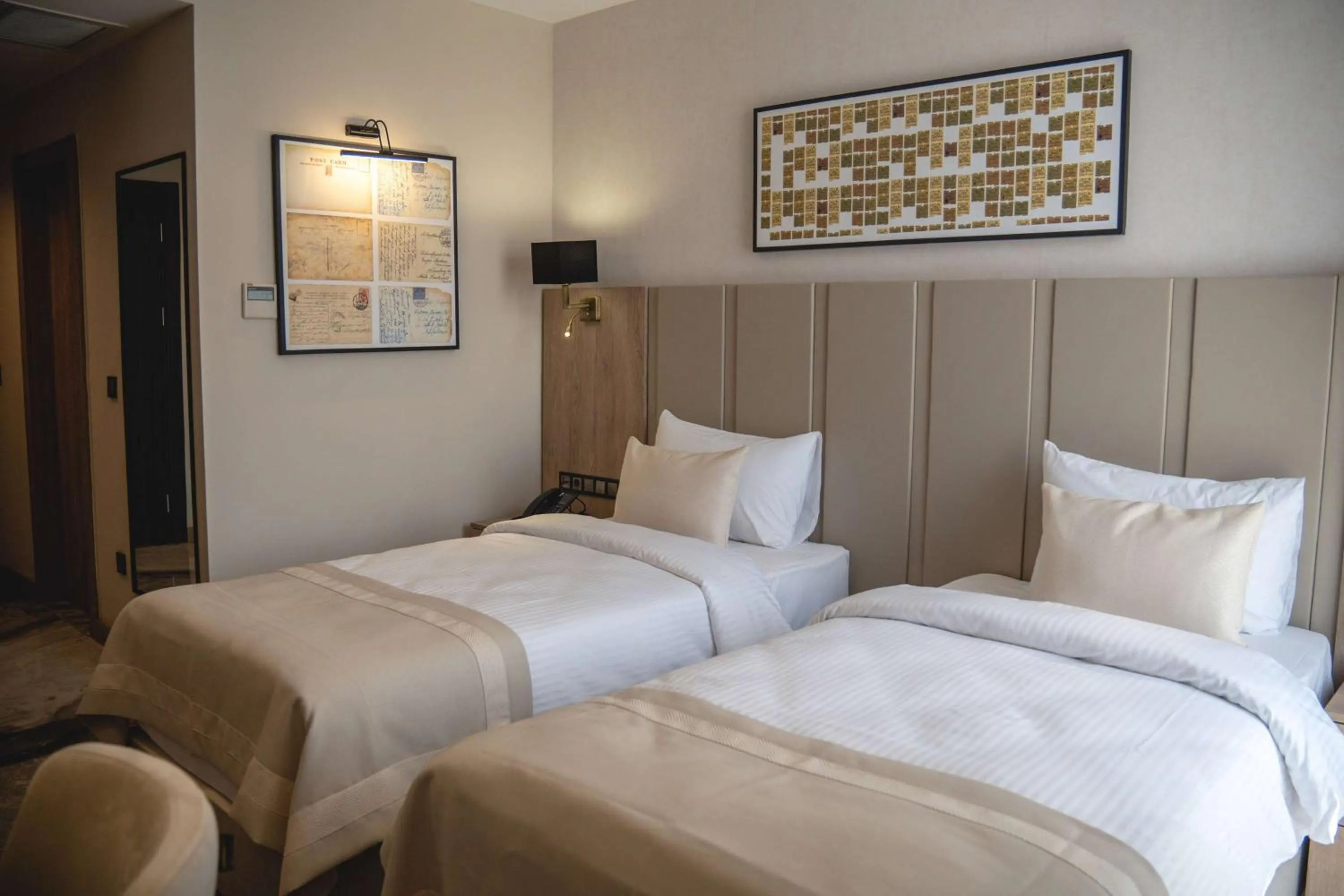 Photo of the whole room, Bed in Ramada Plaza By Wyndham Batman