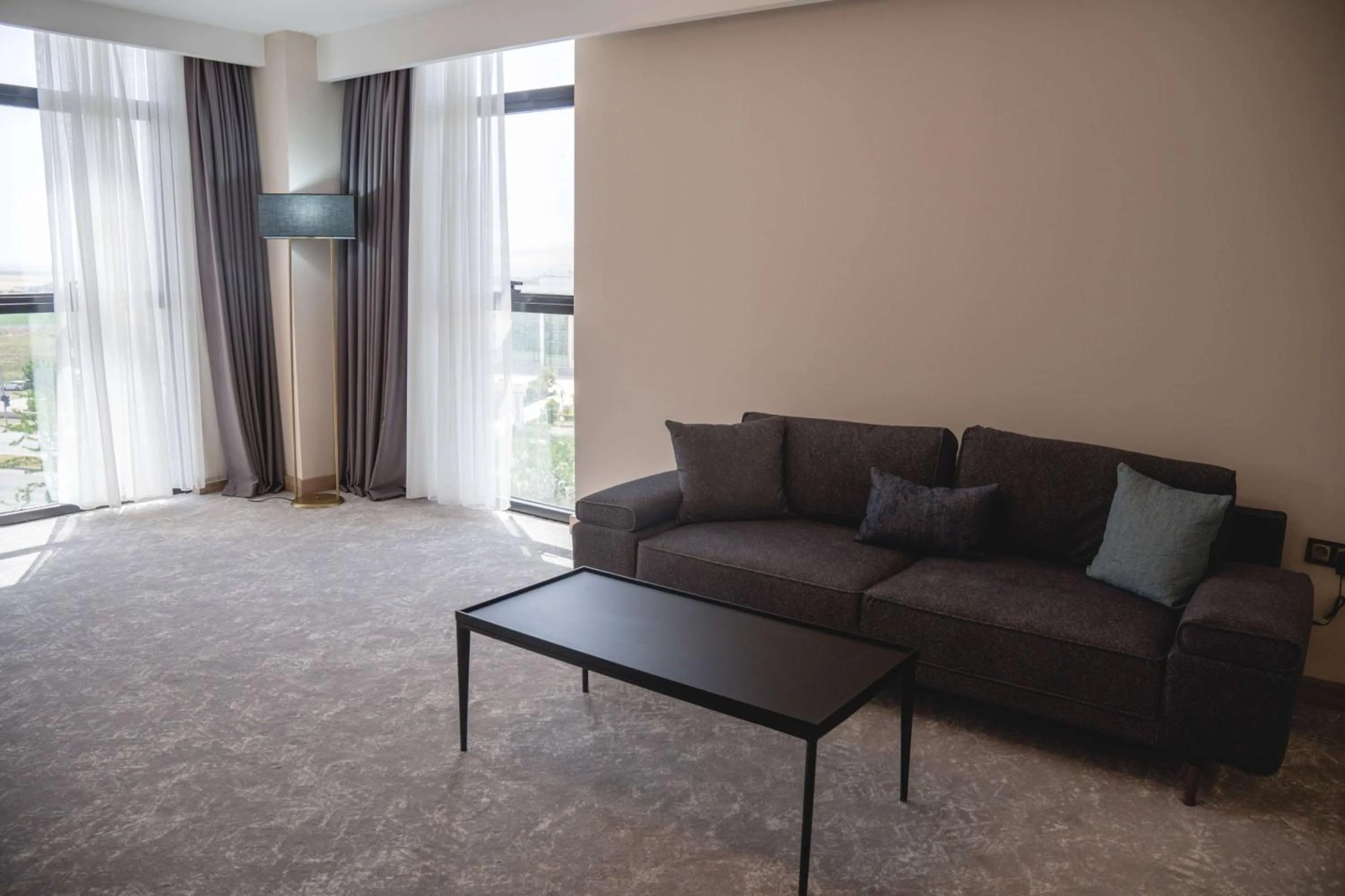 Photo of the whole room in Ramada Plaza By Wyndham Batman