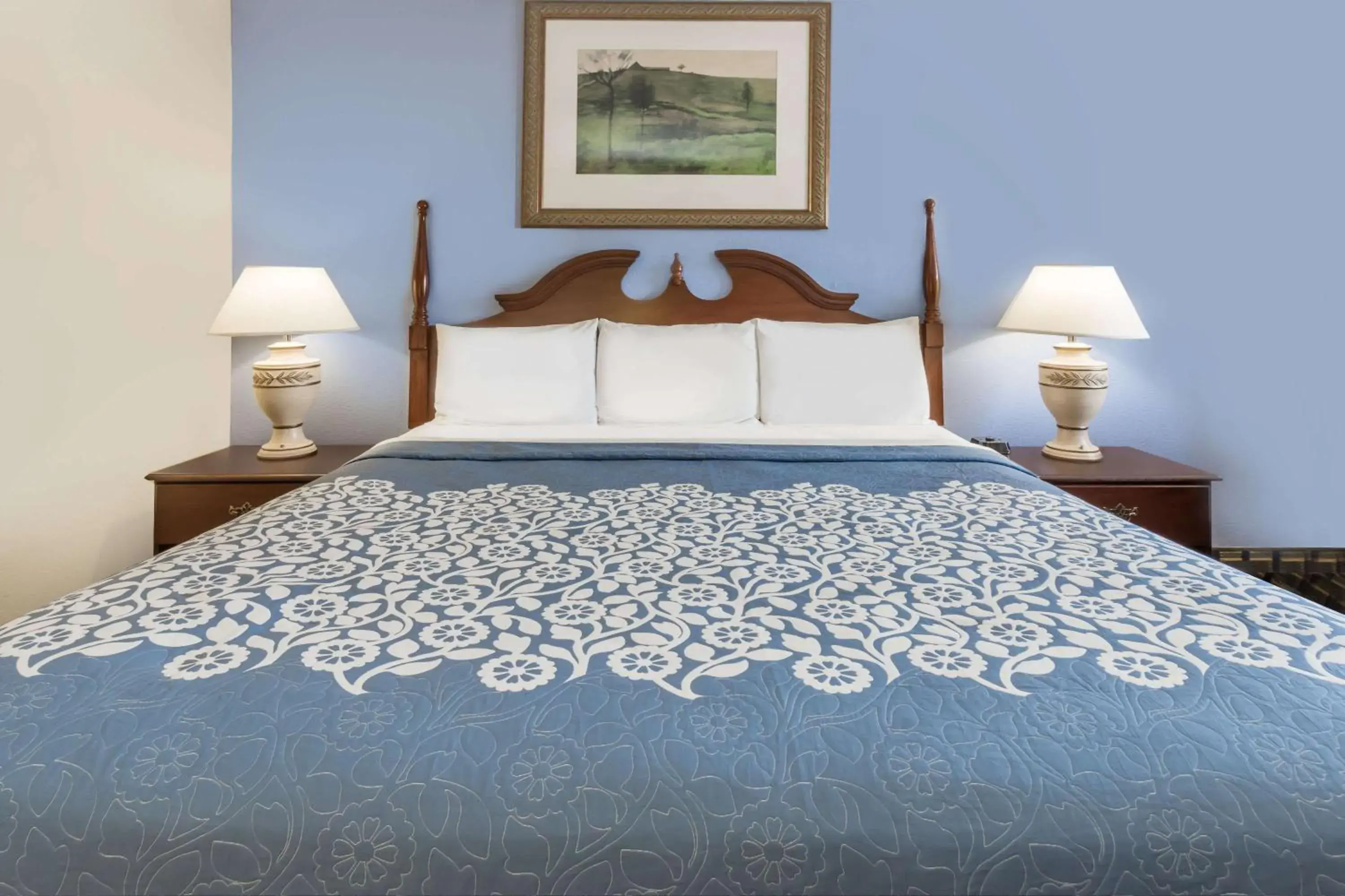 King Room - Non-Smoking in Days Inn by Wyndham Plymouth King Room - Non-Smoking in Days Inn by Wyndham Plymouth