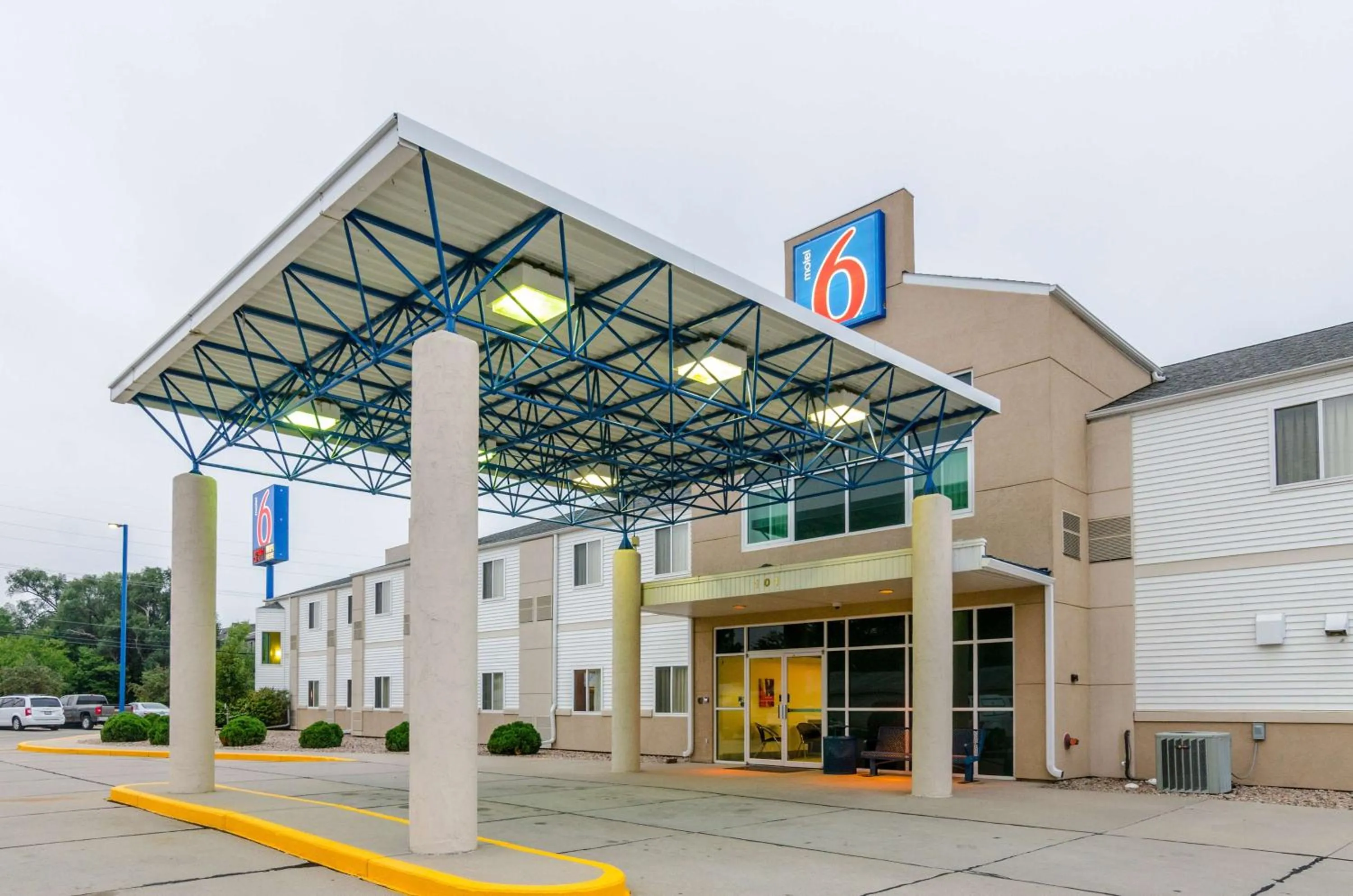 Property building in Motel 6-Kearney, NE